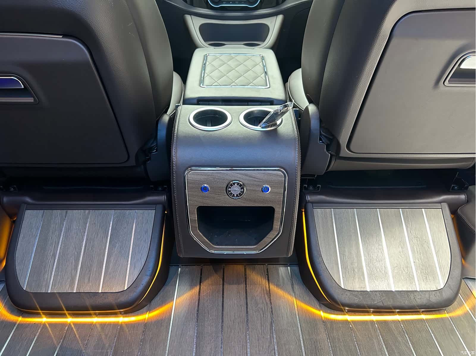 Mercedes-Benz 7, 2023 12