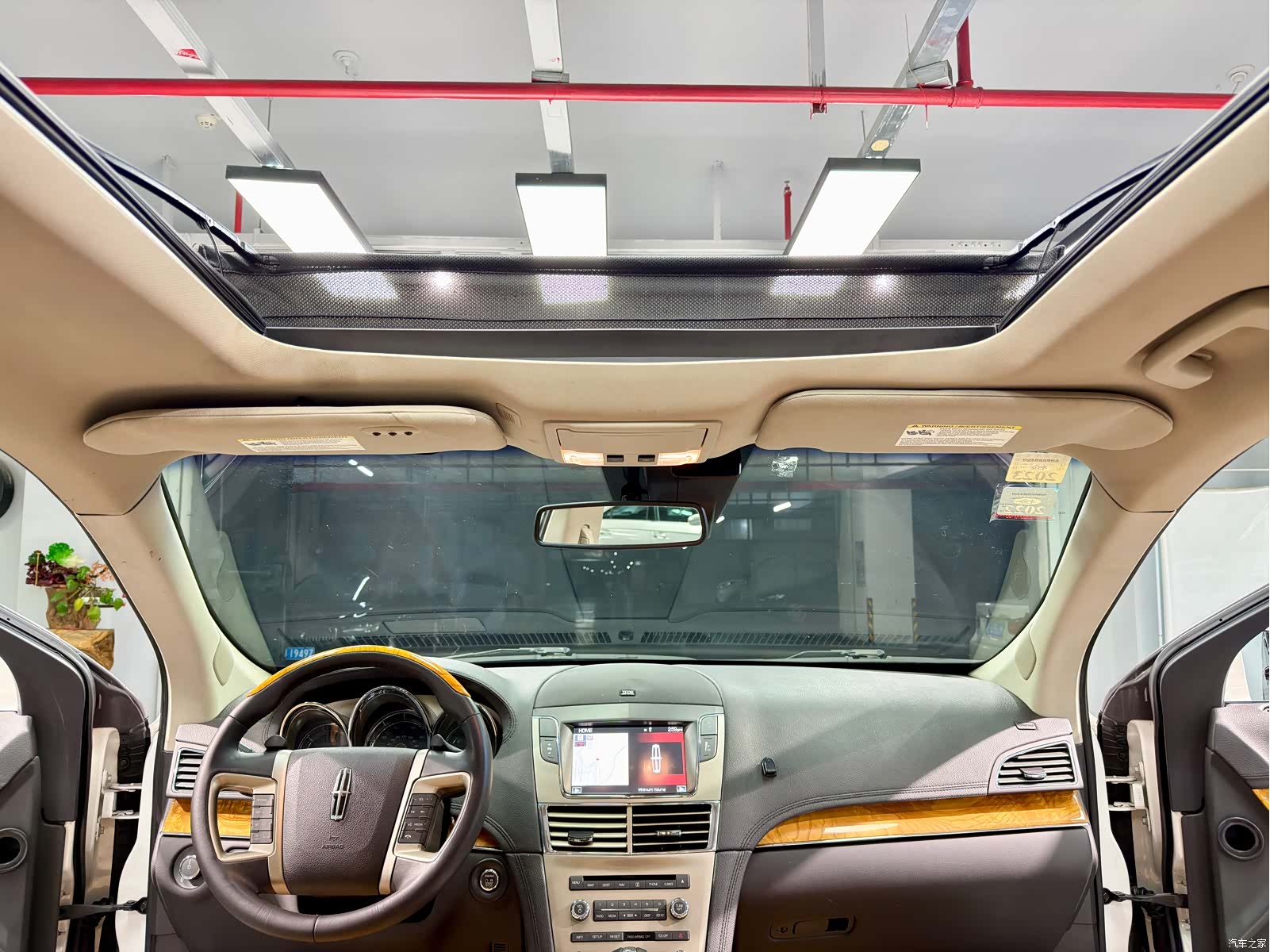 Lincoln MKT, 2011 16