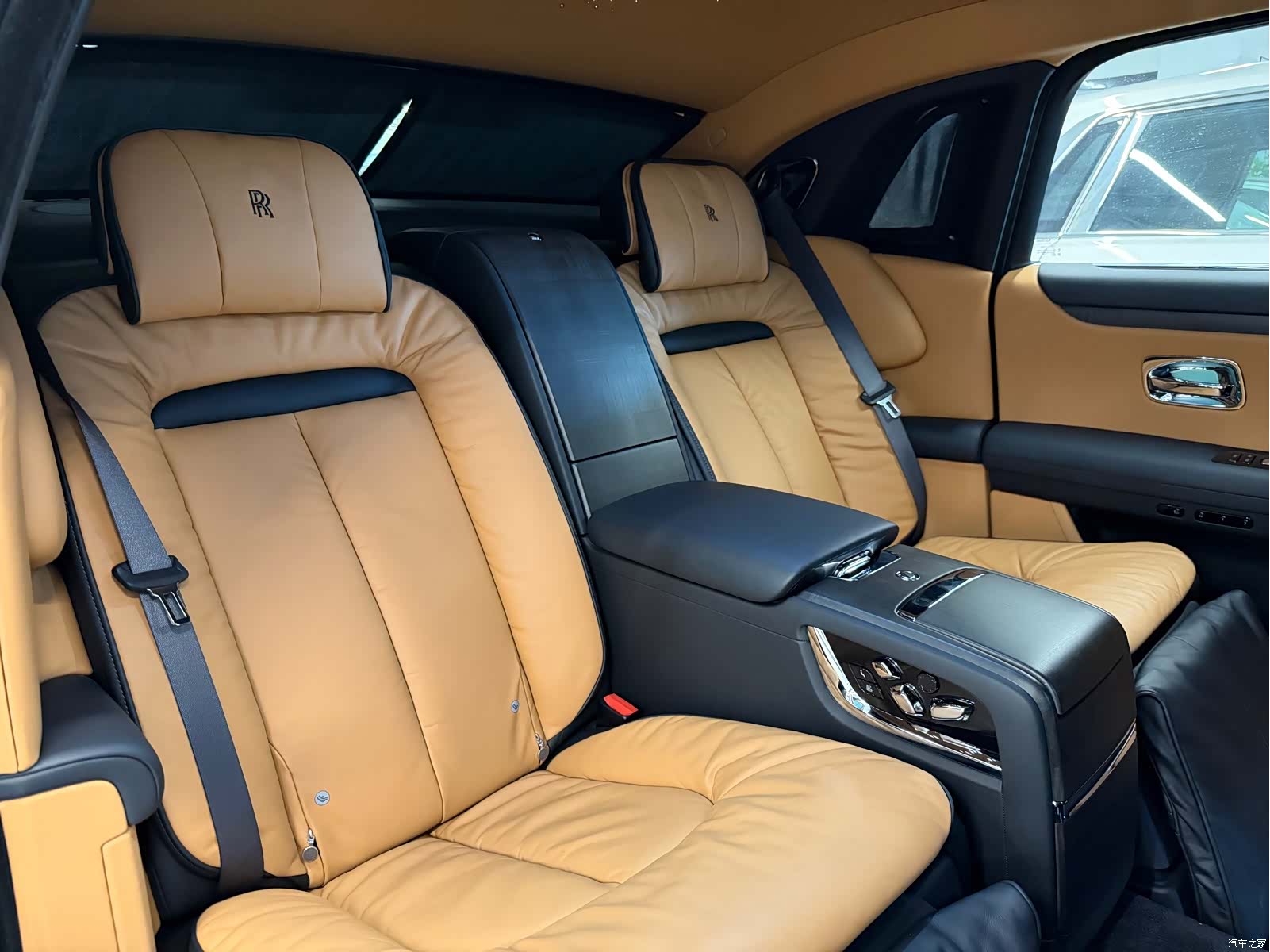 Rolls-Royce Ghost, 2021 8