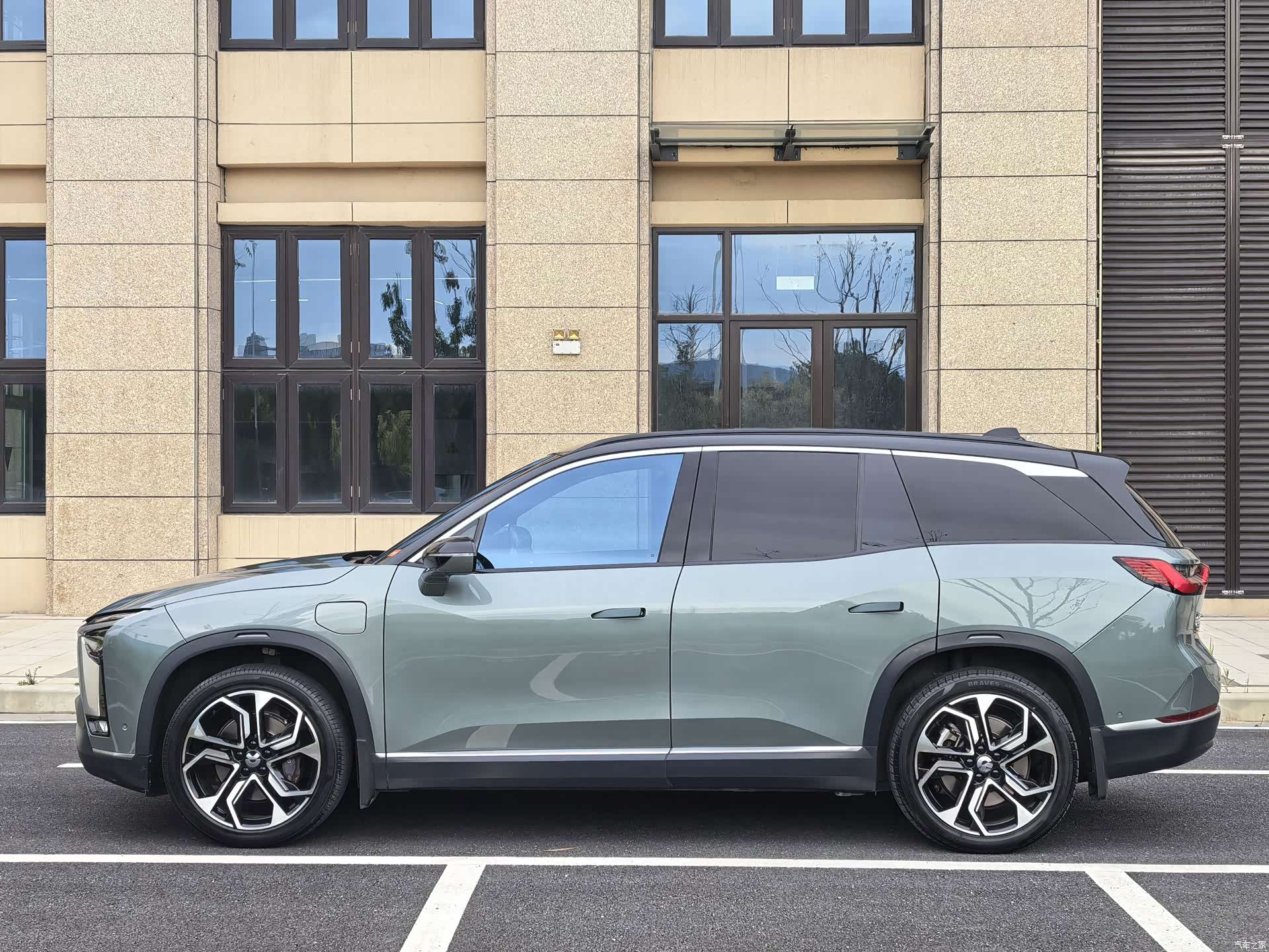 NIO ES8, 2021 8
