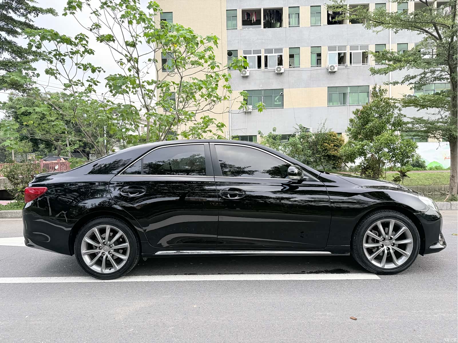 Toyota 2.5V, 2015 10