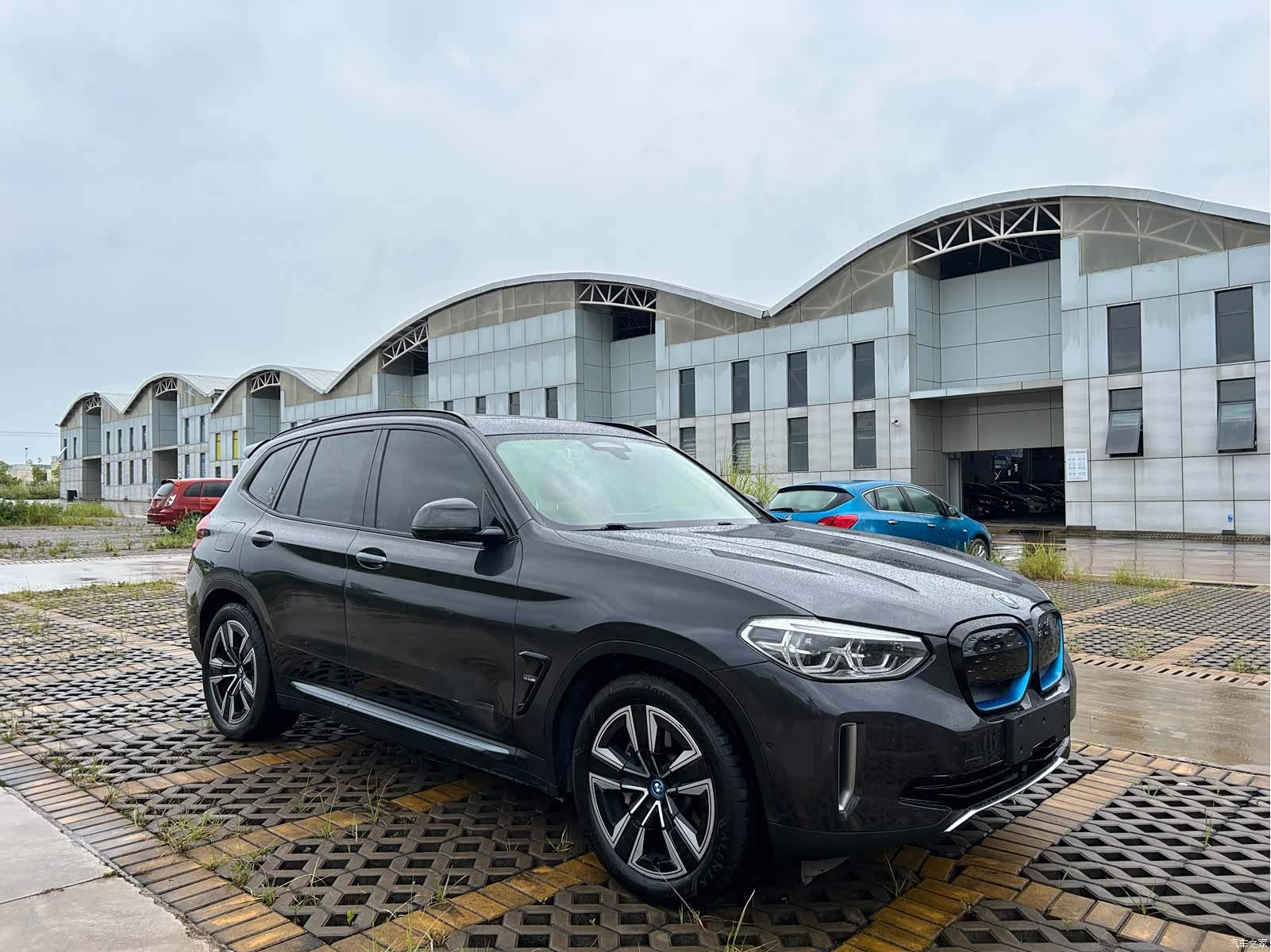 BMW iX3, 2021 3