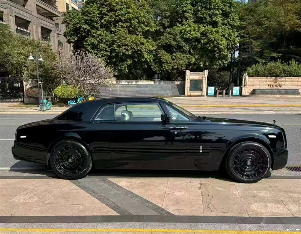 Rolls-Royce Phantom, 2015 4