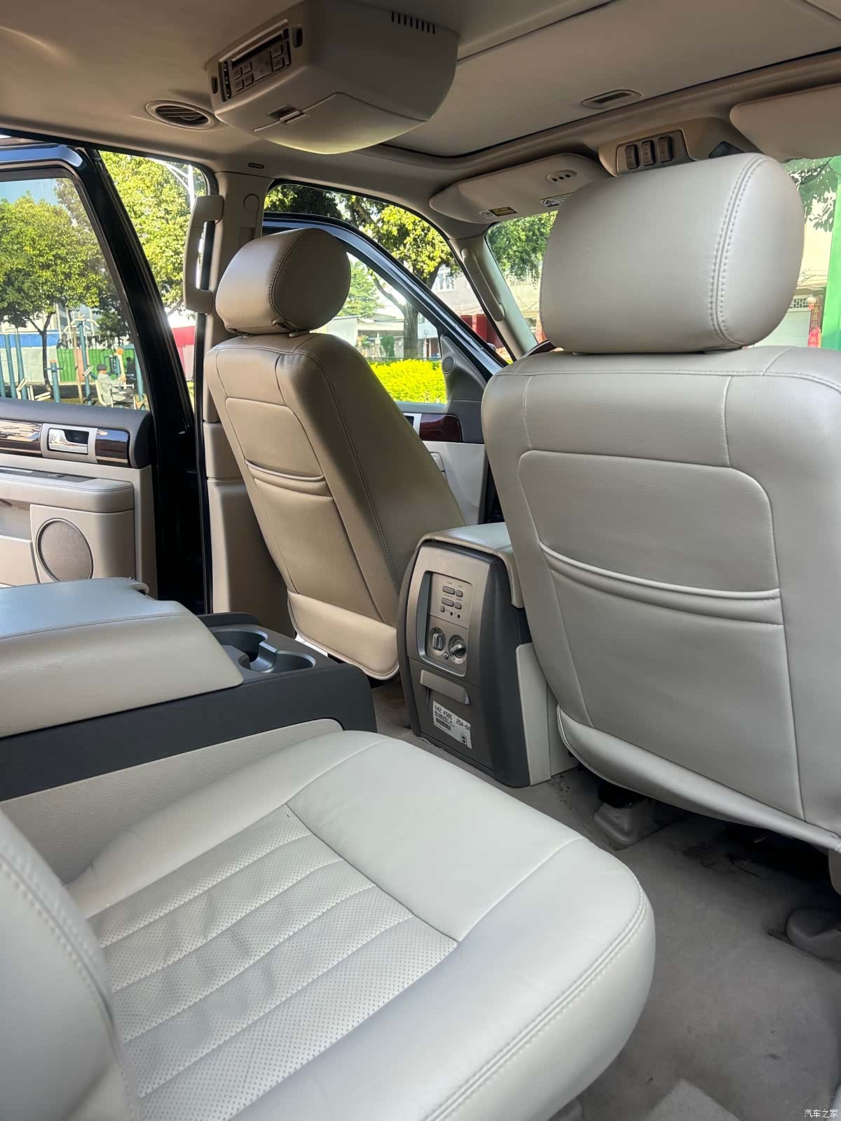 Lincoln Navigator, 2005 12