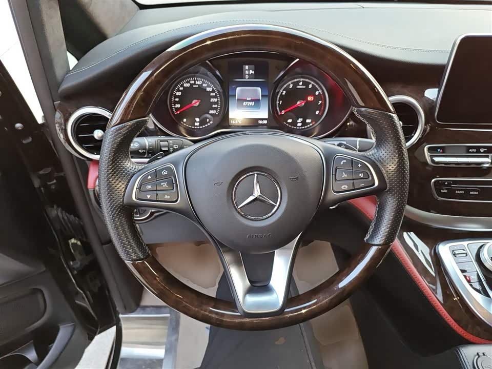 Mercedes-Benz V-class