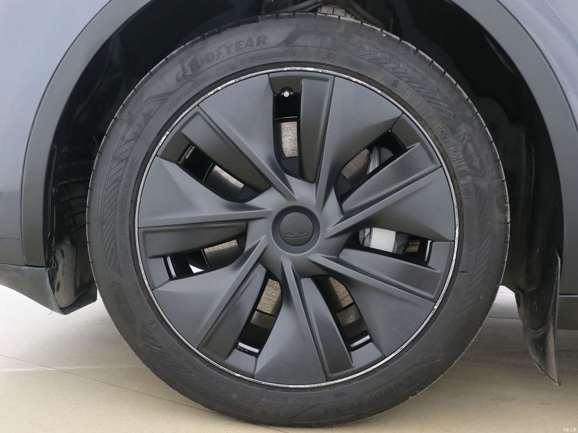 Tesla Model Y, 2025 10