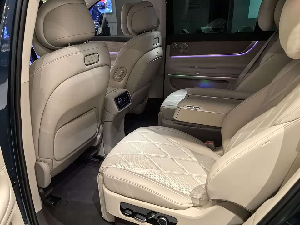 AITO Ask the world M9