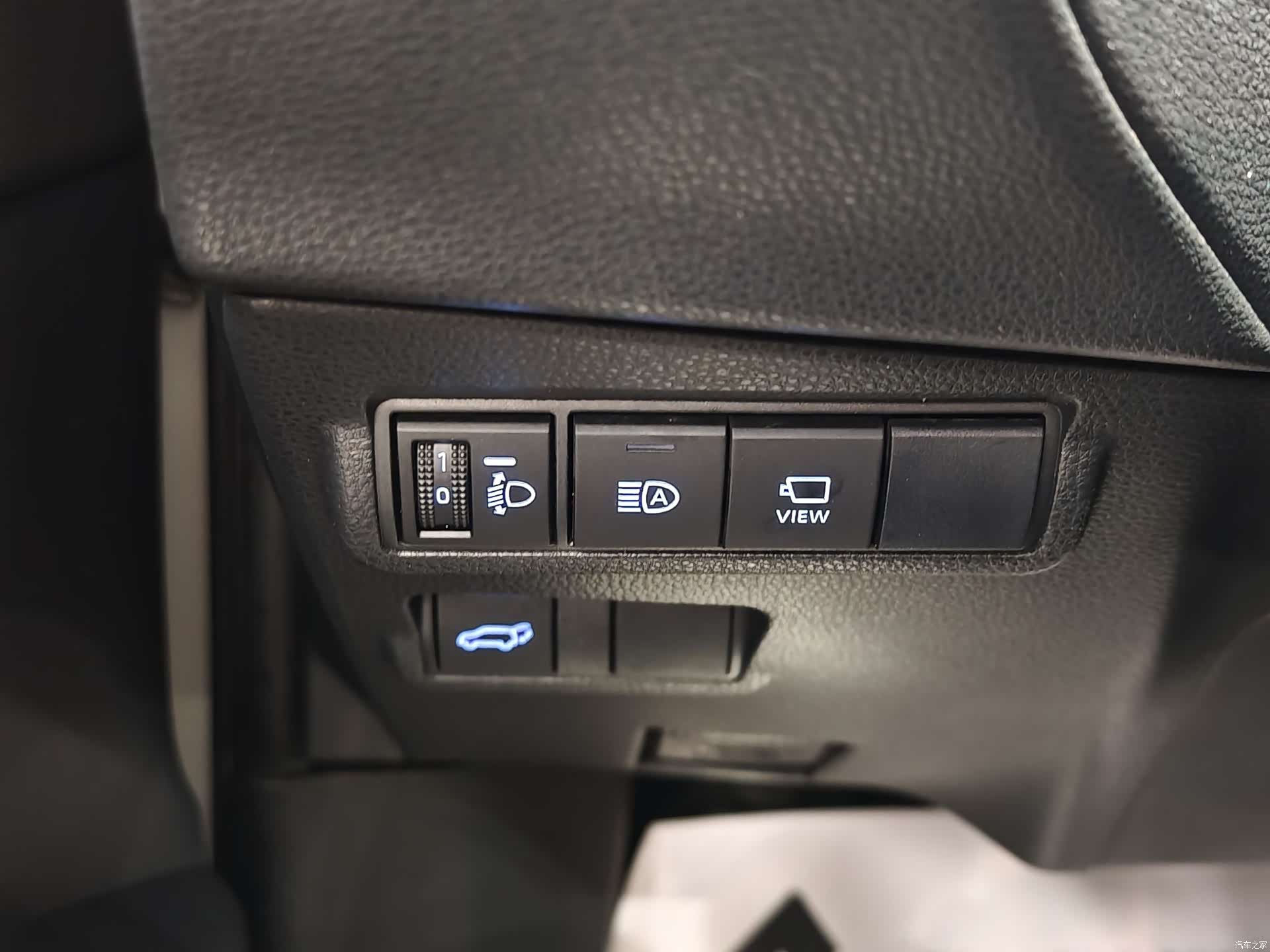 Toyota Frontlander, 2022 16