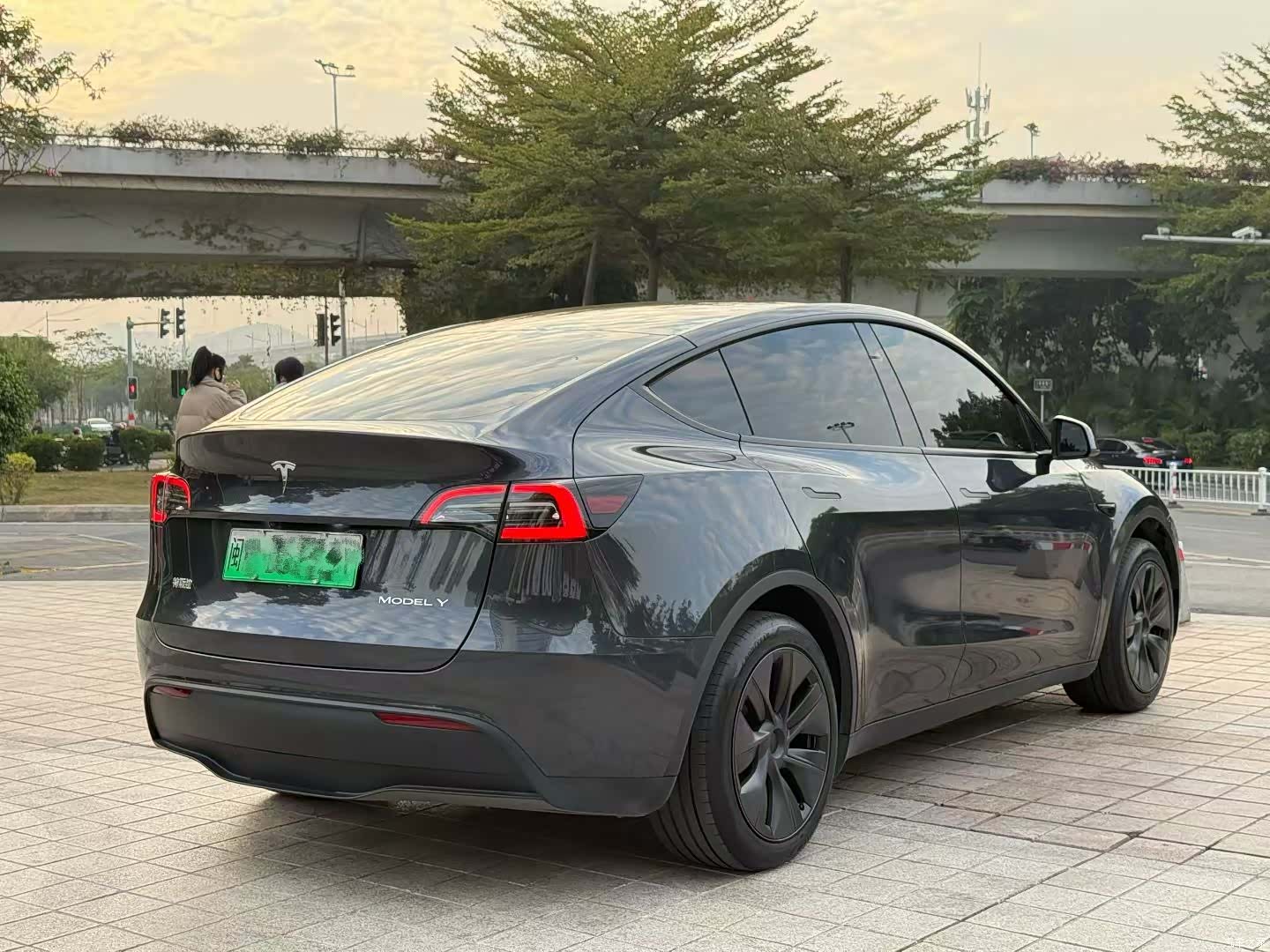 Tesla Model Y, 2024 6