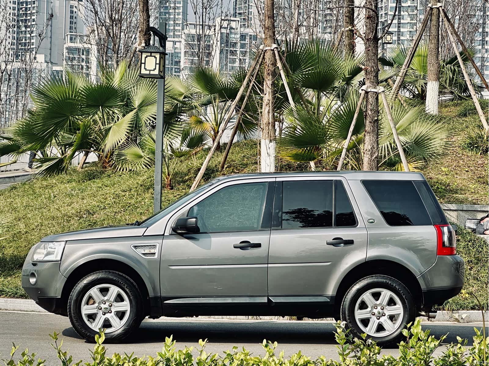 Land Rover i6, 2010 8