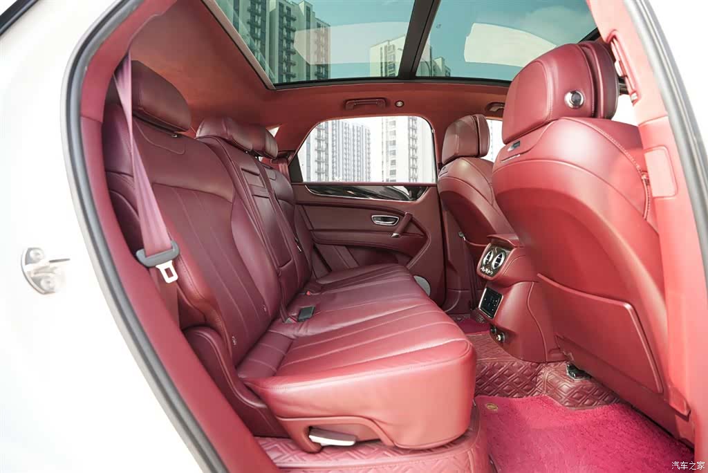 Bentley Bentayga, 2020 11