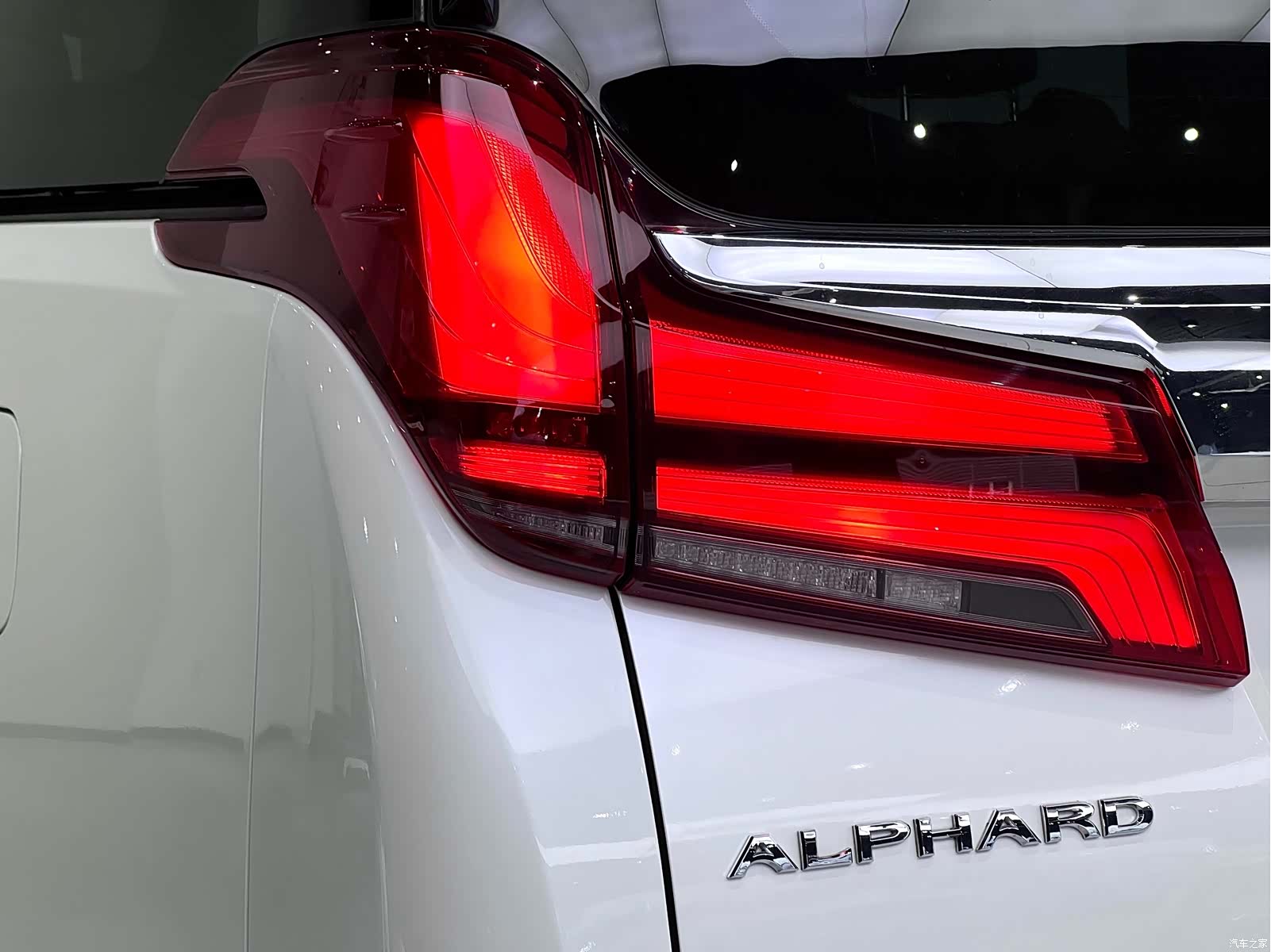 Toyota Alphard, 2023 14