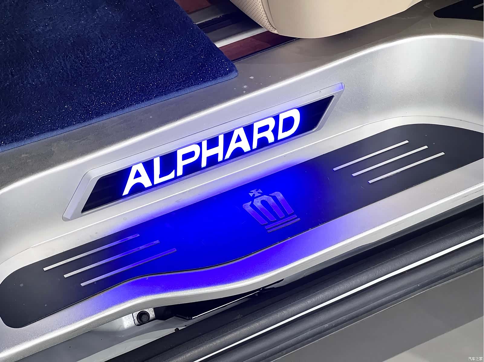 Toyota Alphard, 2023 34