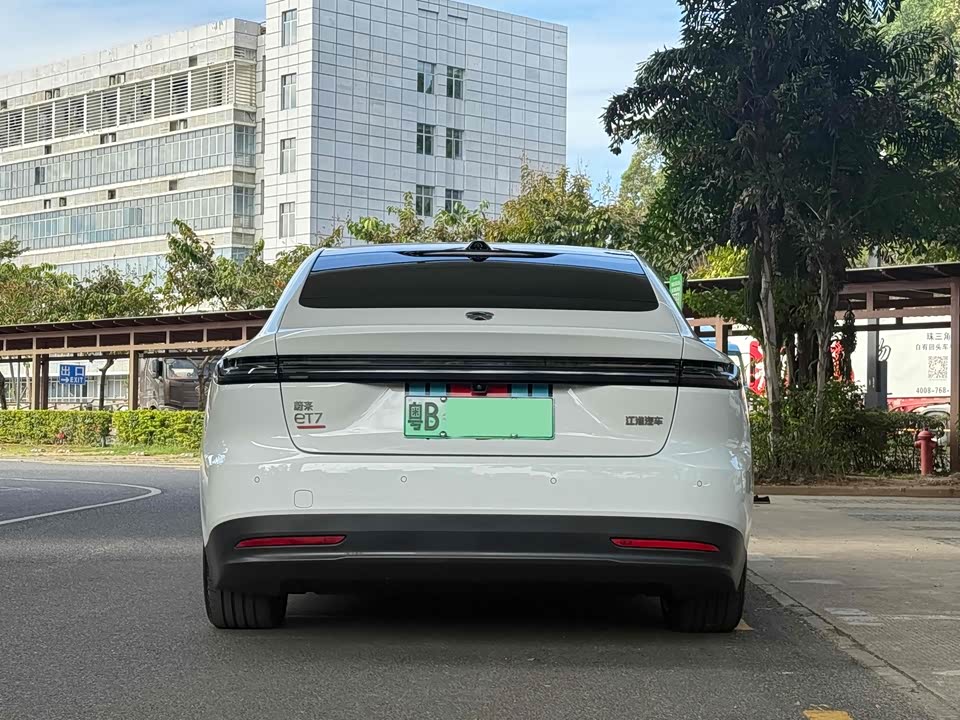 NIO ET7