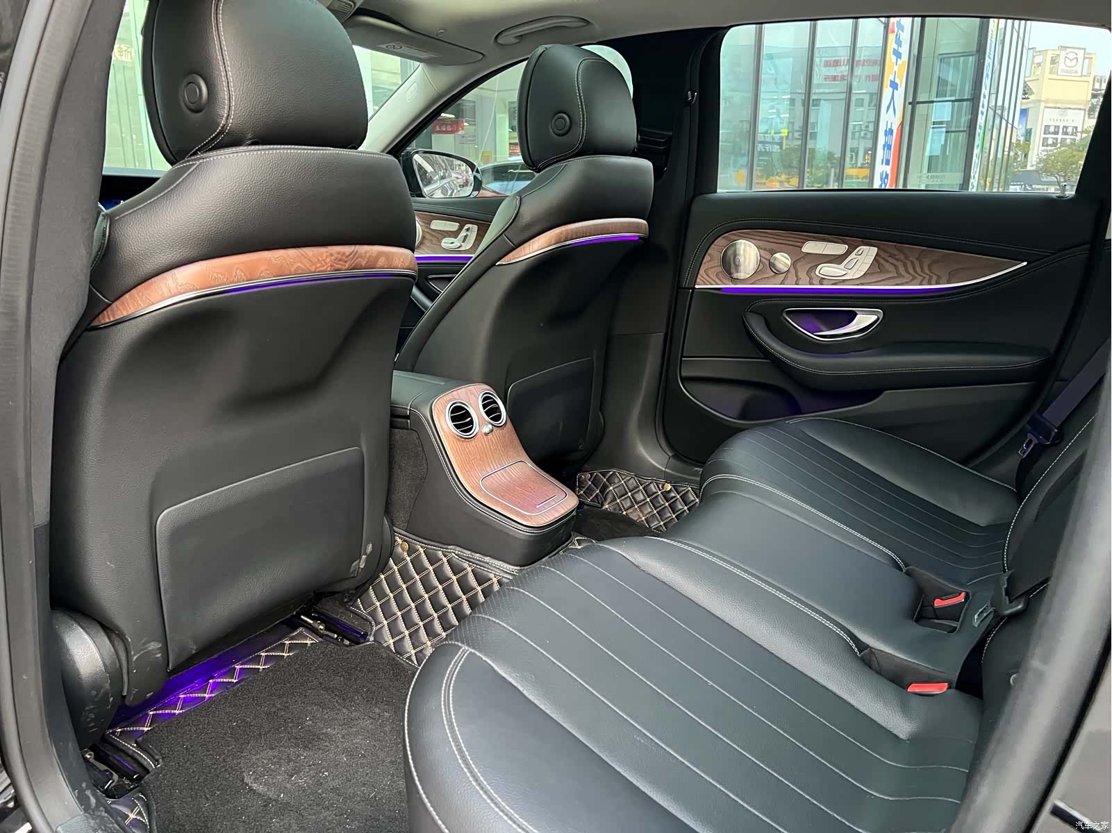 Mercedes-Benz E-Class, 2022 11