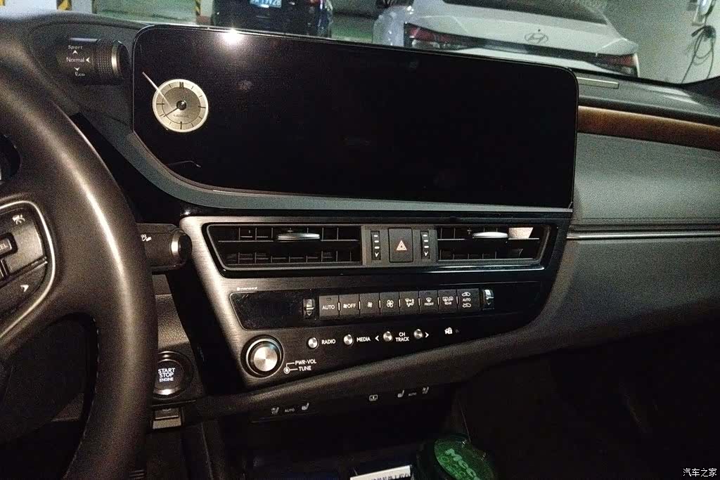 Lexus ES, 2024 13