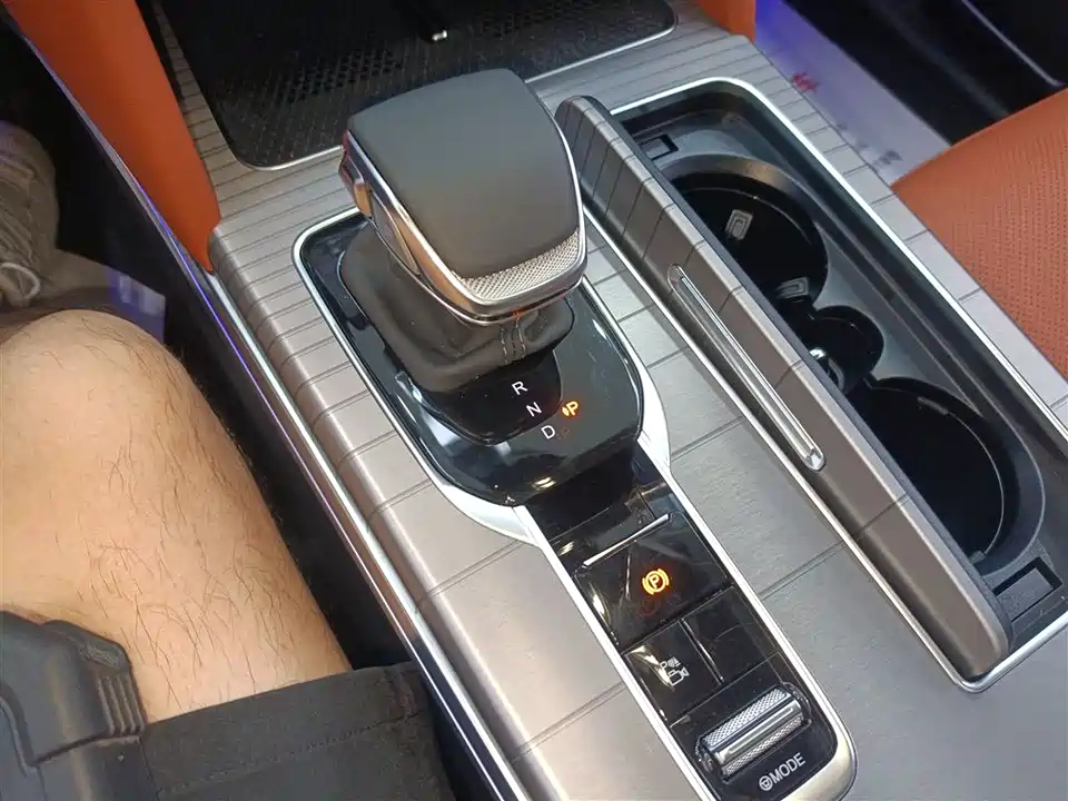 Hongqi HS7 PHEV