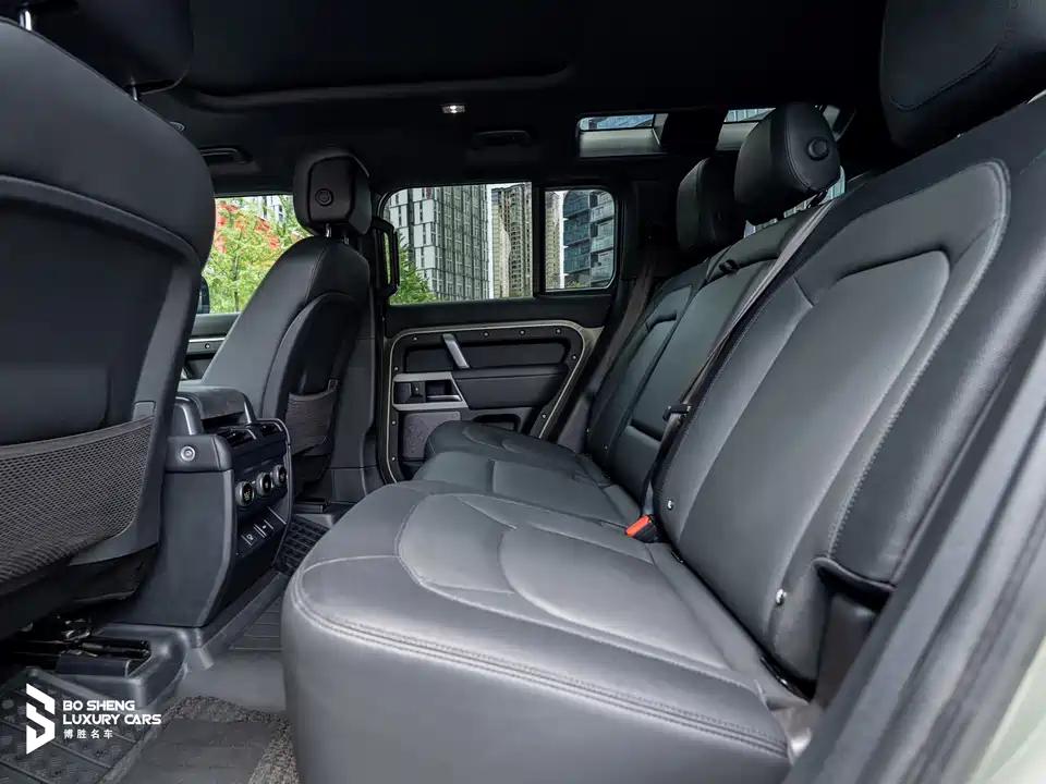 Land Rover guard
