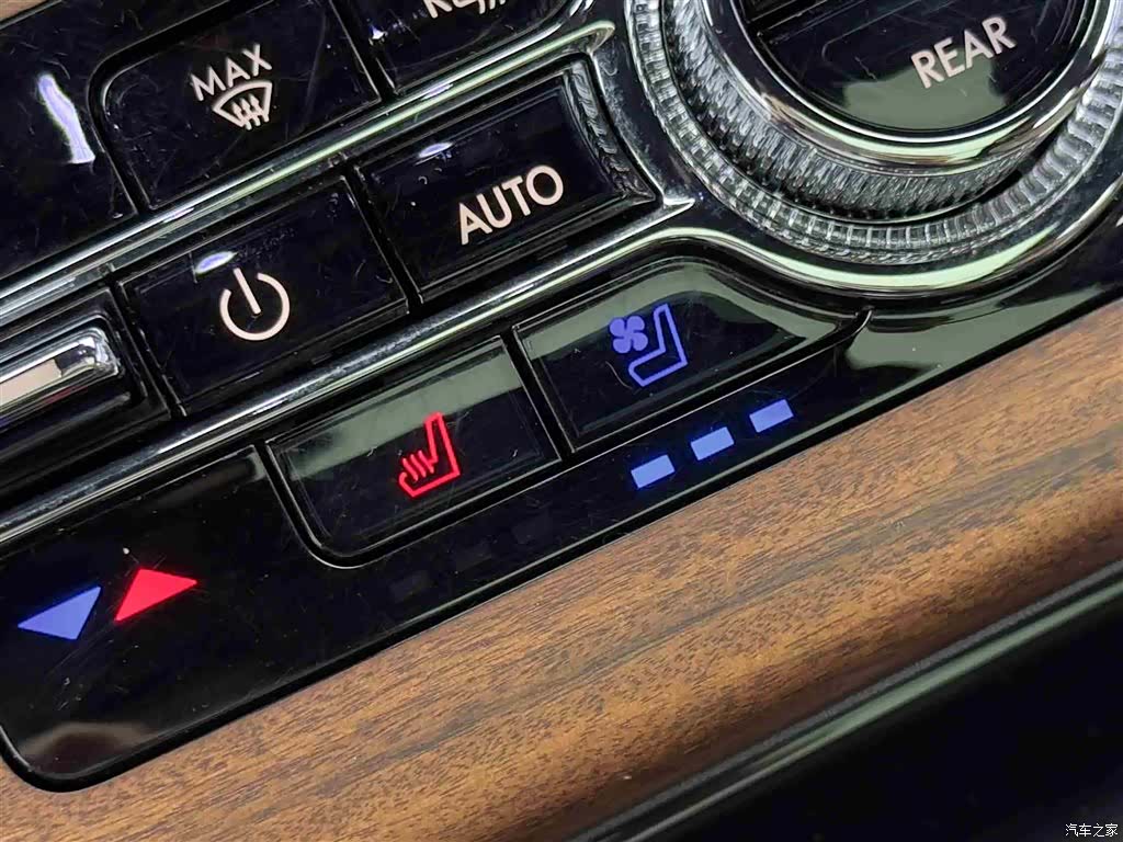 Lincoln Aviator, 2023 14