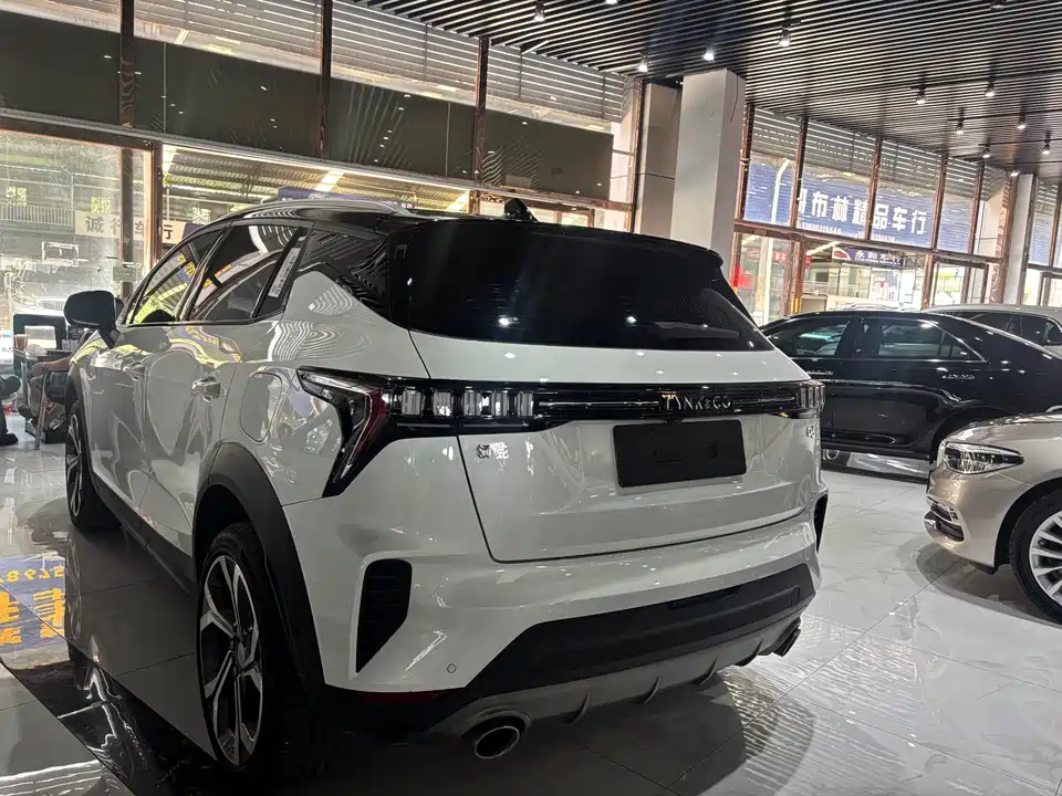 Lynk & Co 06