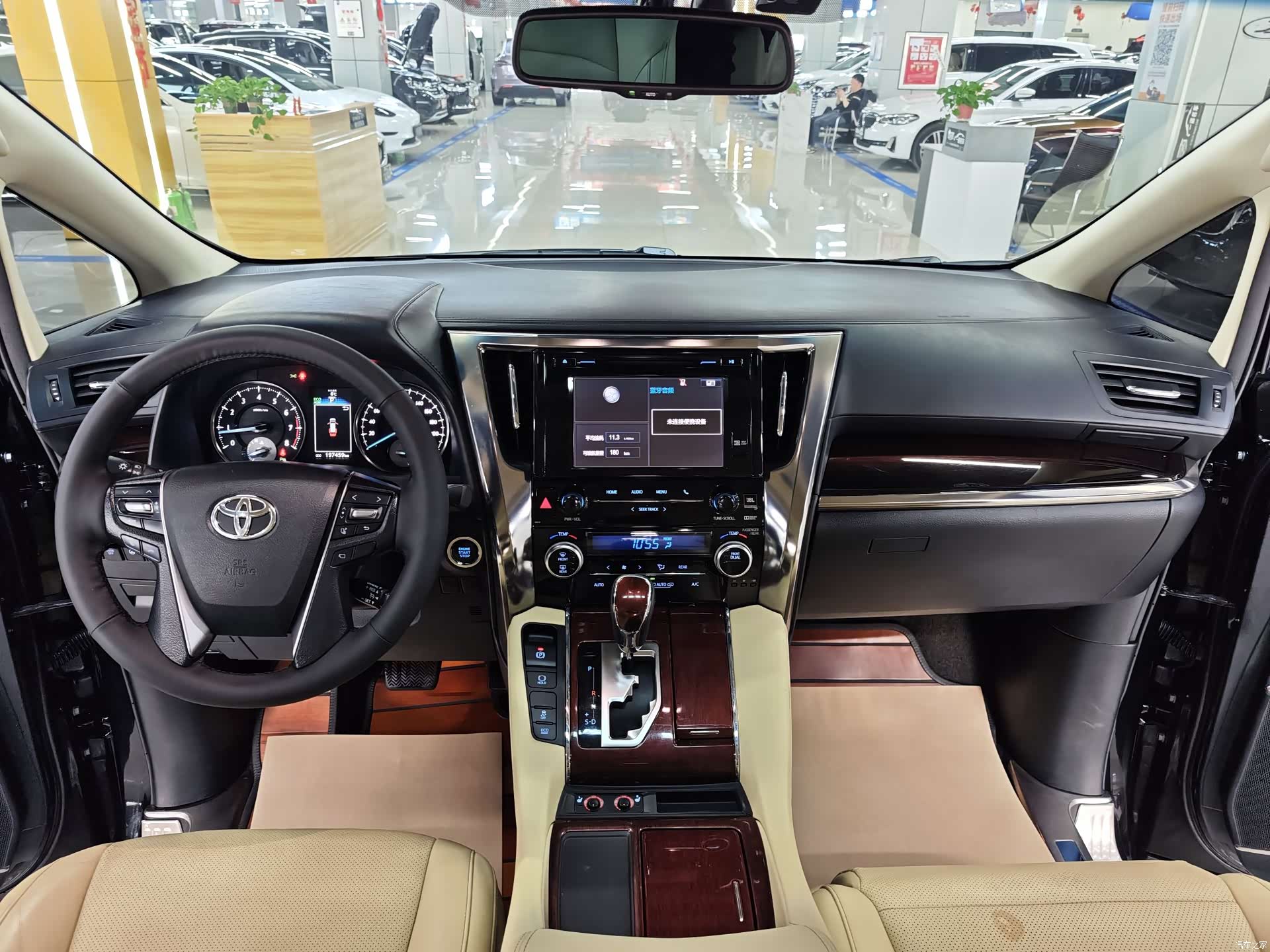Toyota Alphard, 2017 9