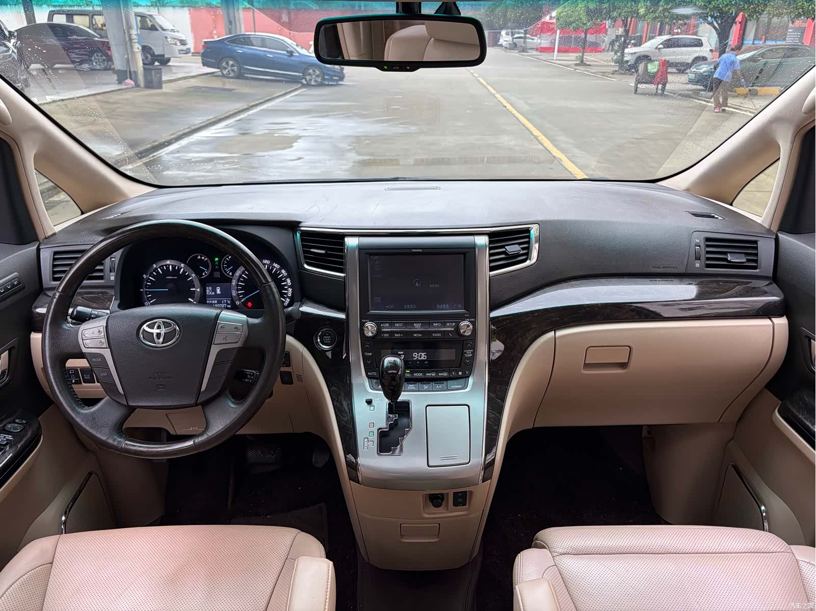 Toyota Alphard, 2013 все фото