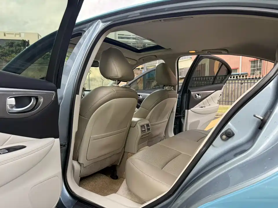 Infiniti Q50