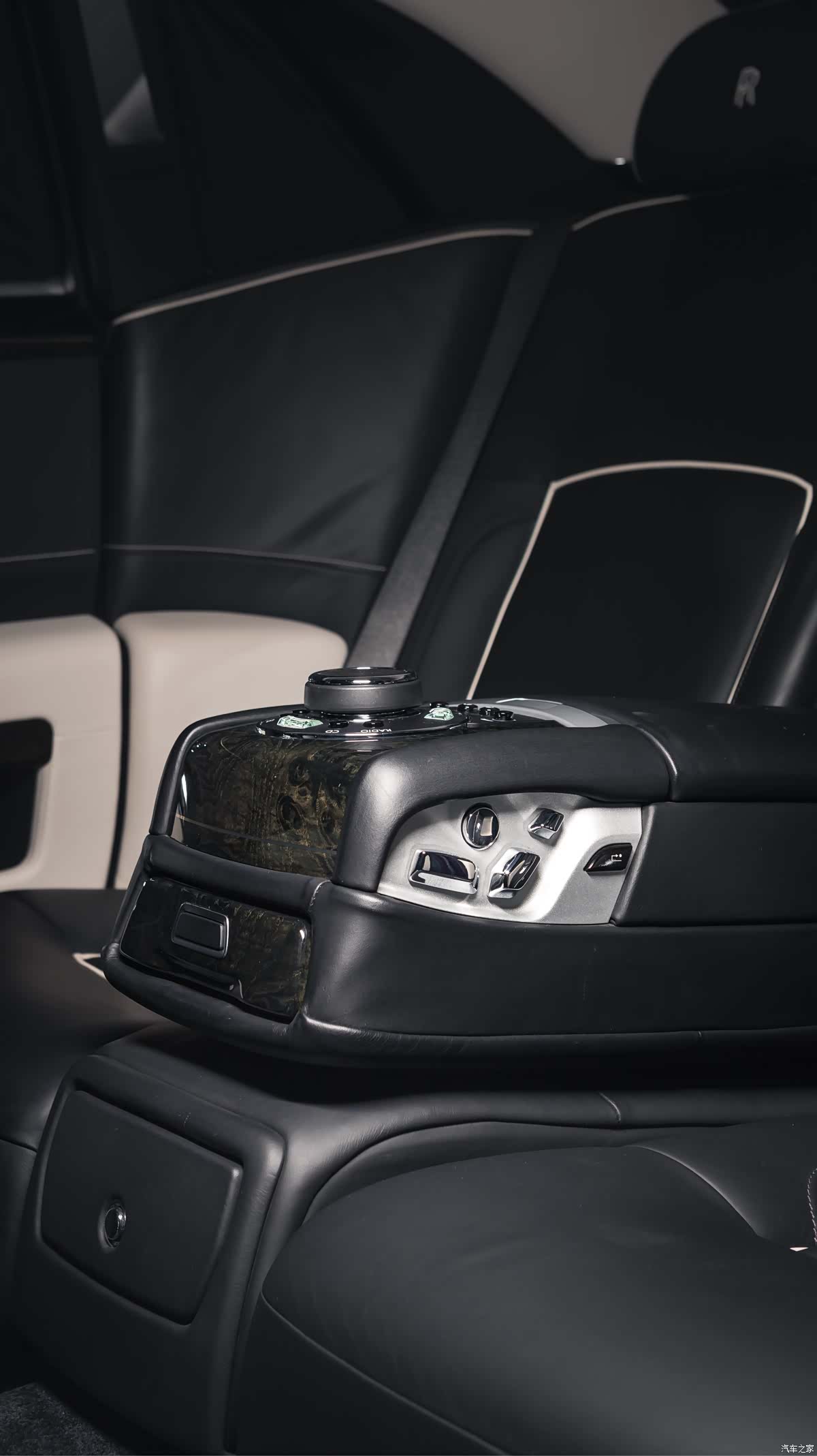 Rolls-Royce Ghost, 2015 24