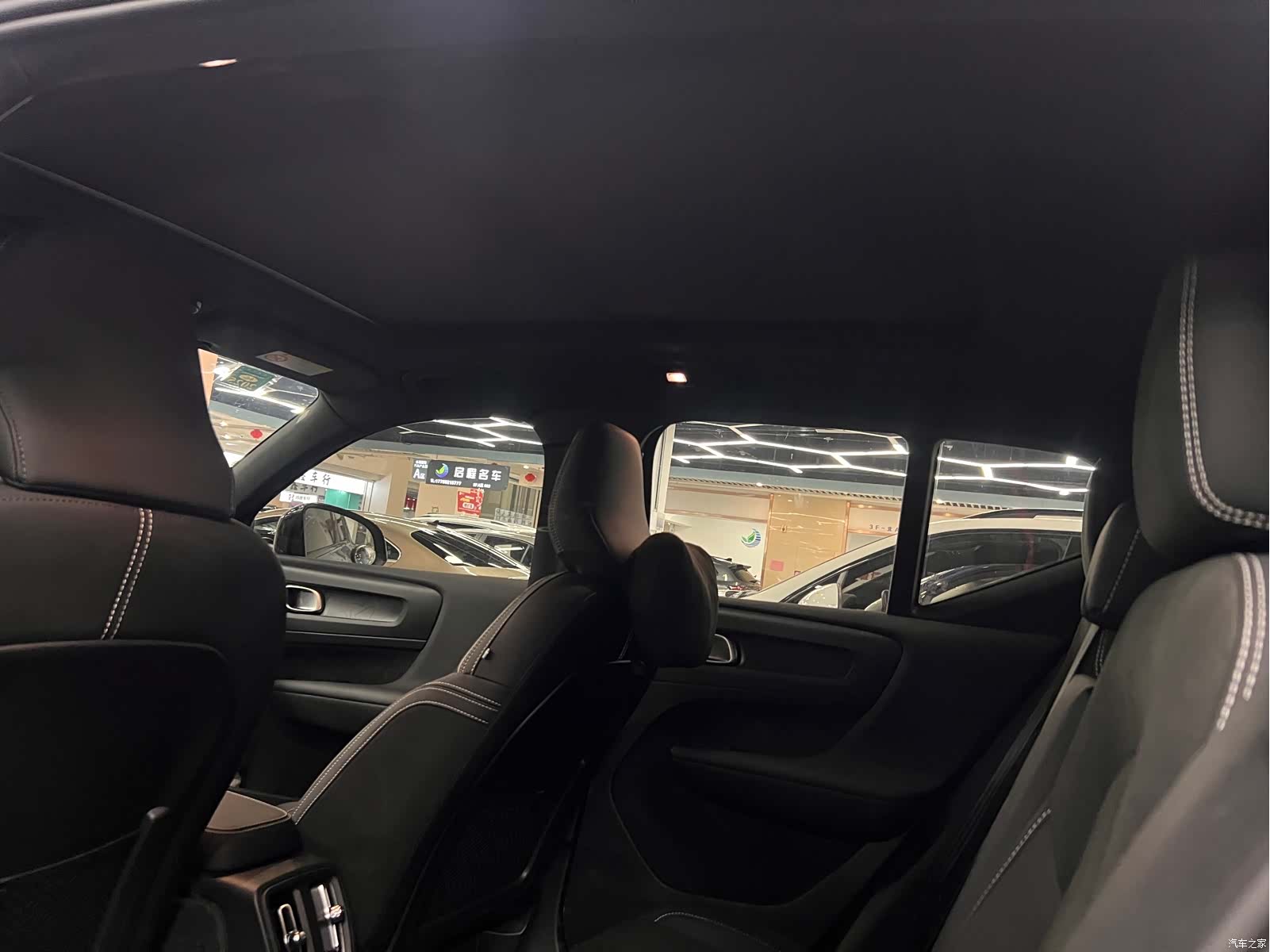 Volvo XC40, 2023 все фото