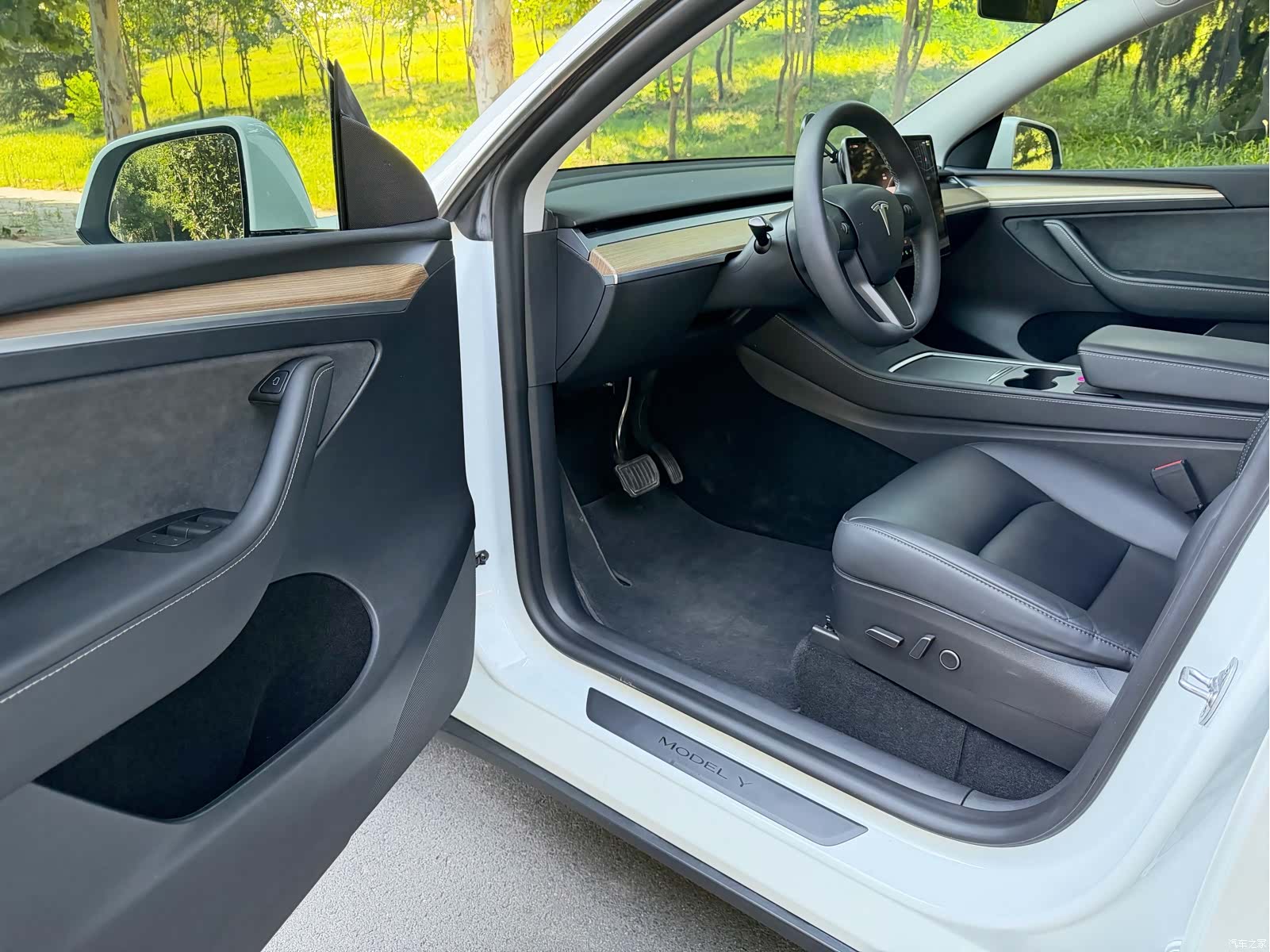Tesla Model Y, 2023 4