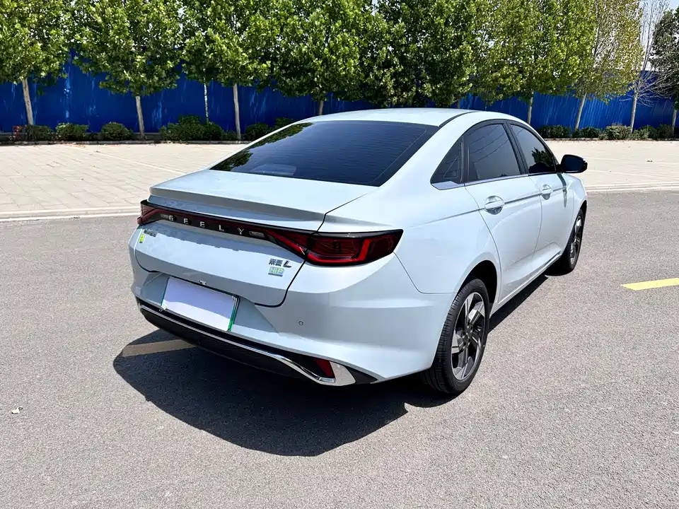 Geely Emgrand L HiP Geely Emgrand L HiP