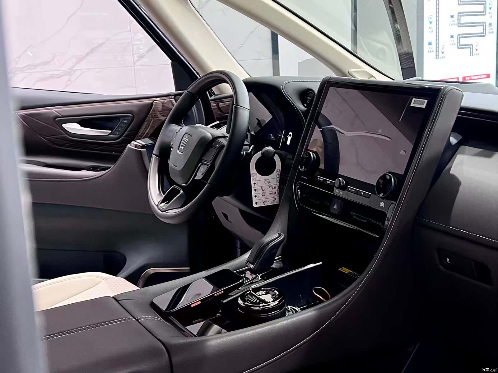 Toyota Vellfire, 1900 4