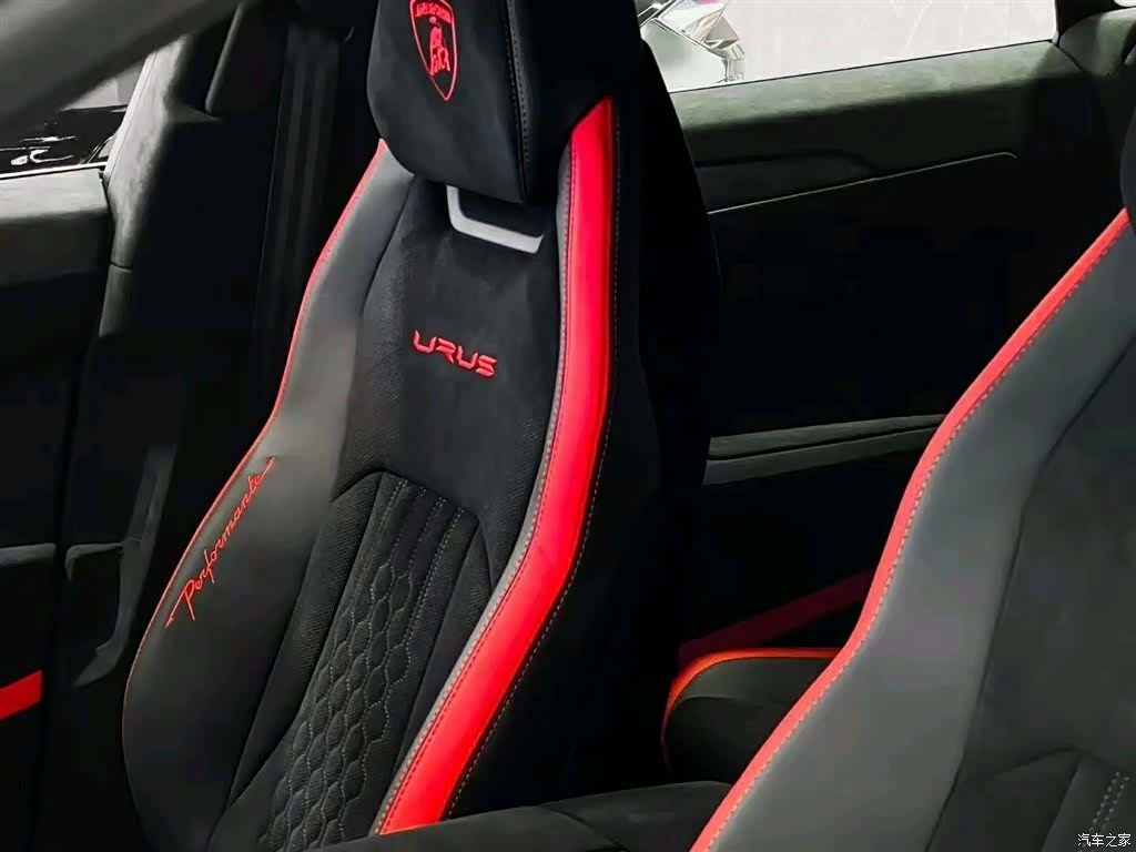Lamborghini Urus, 2023 10