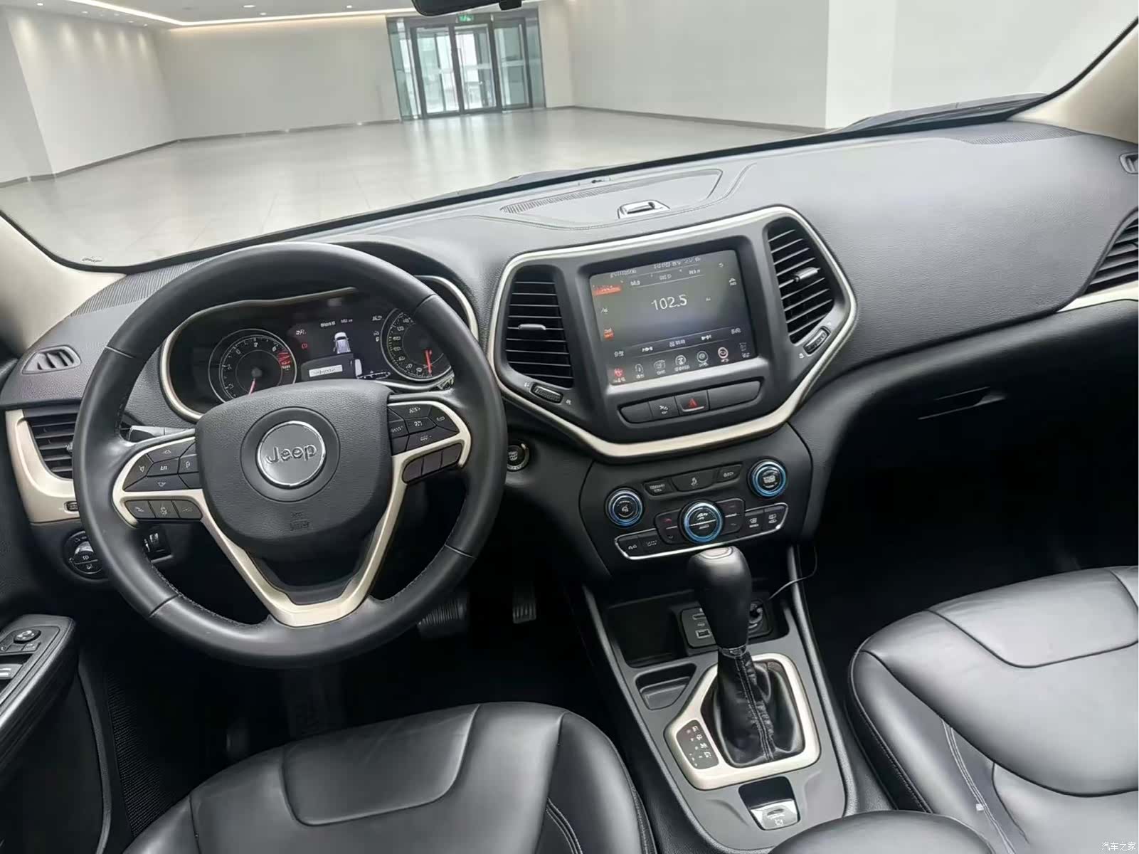 Jeep Cherokee, 2017 4