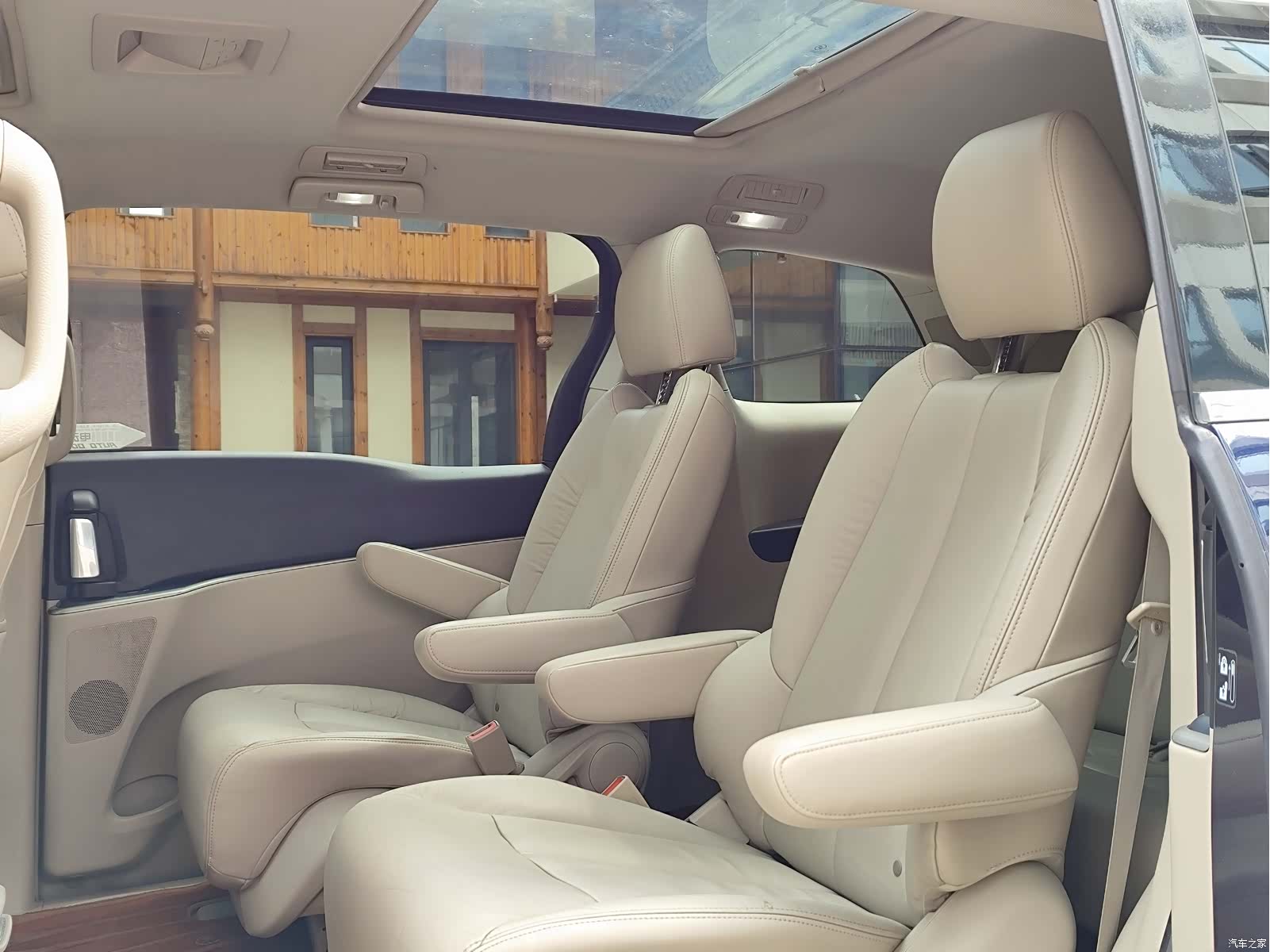 Buick GL8, 2016 11