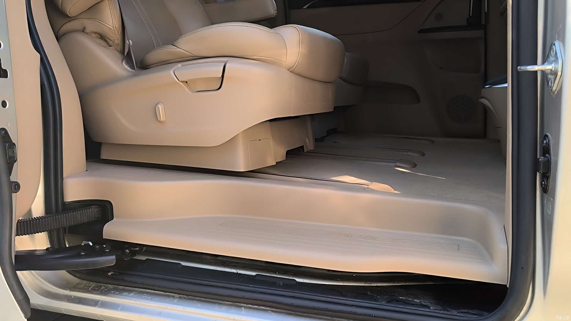 Buick GL8, 2017 32