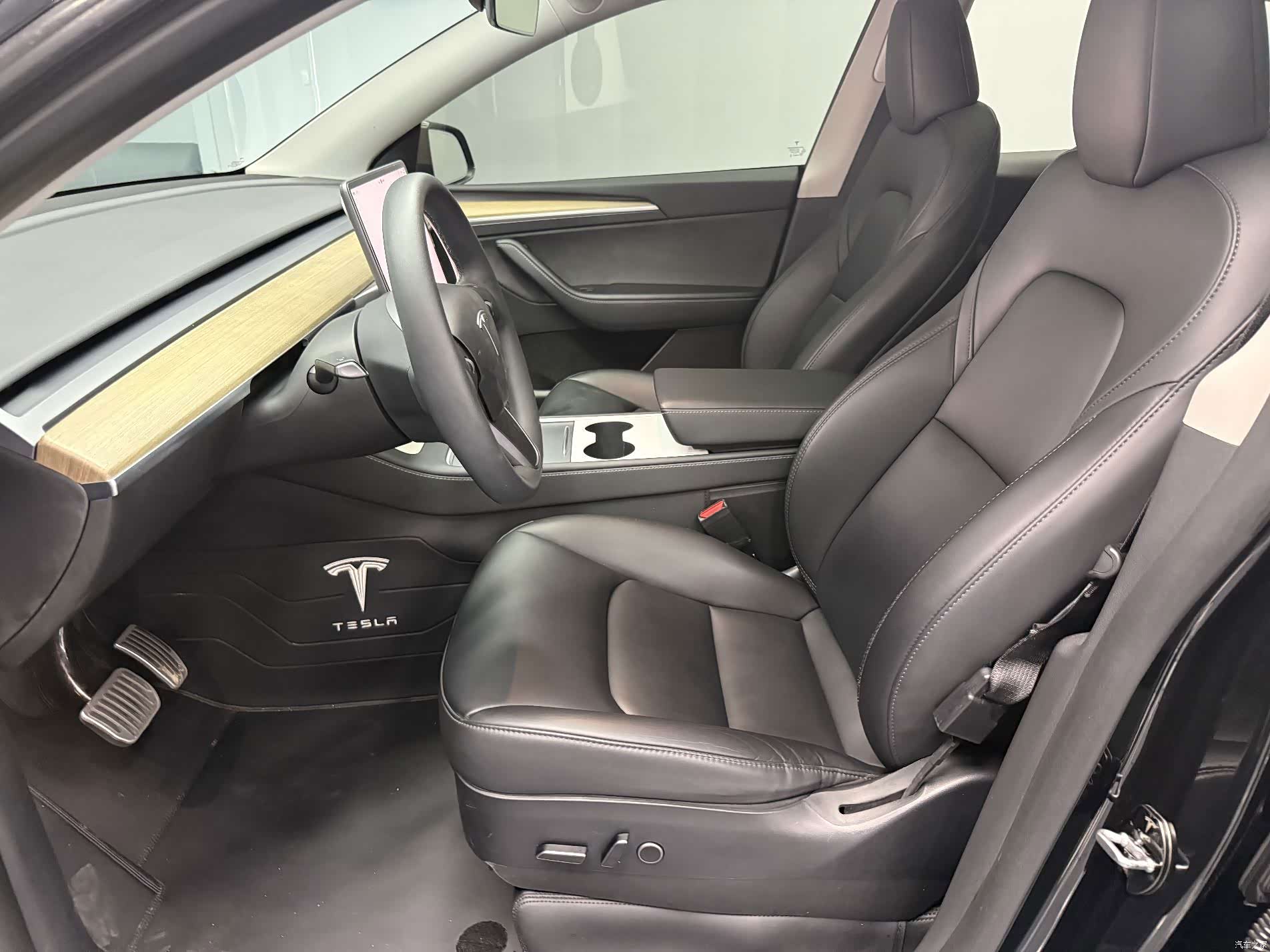 Tesla Model Y, 2023 все фото