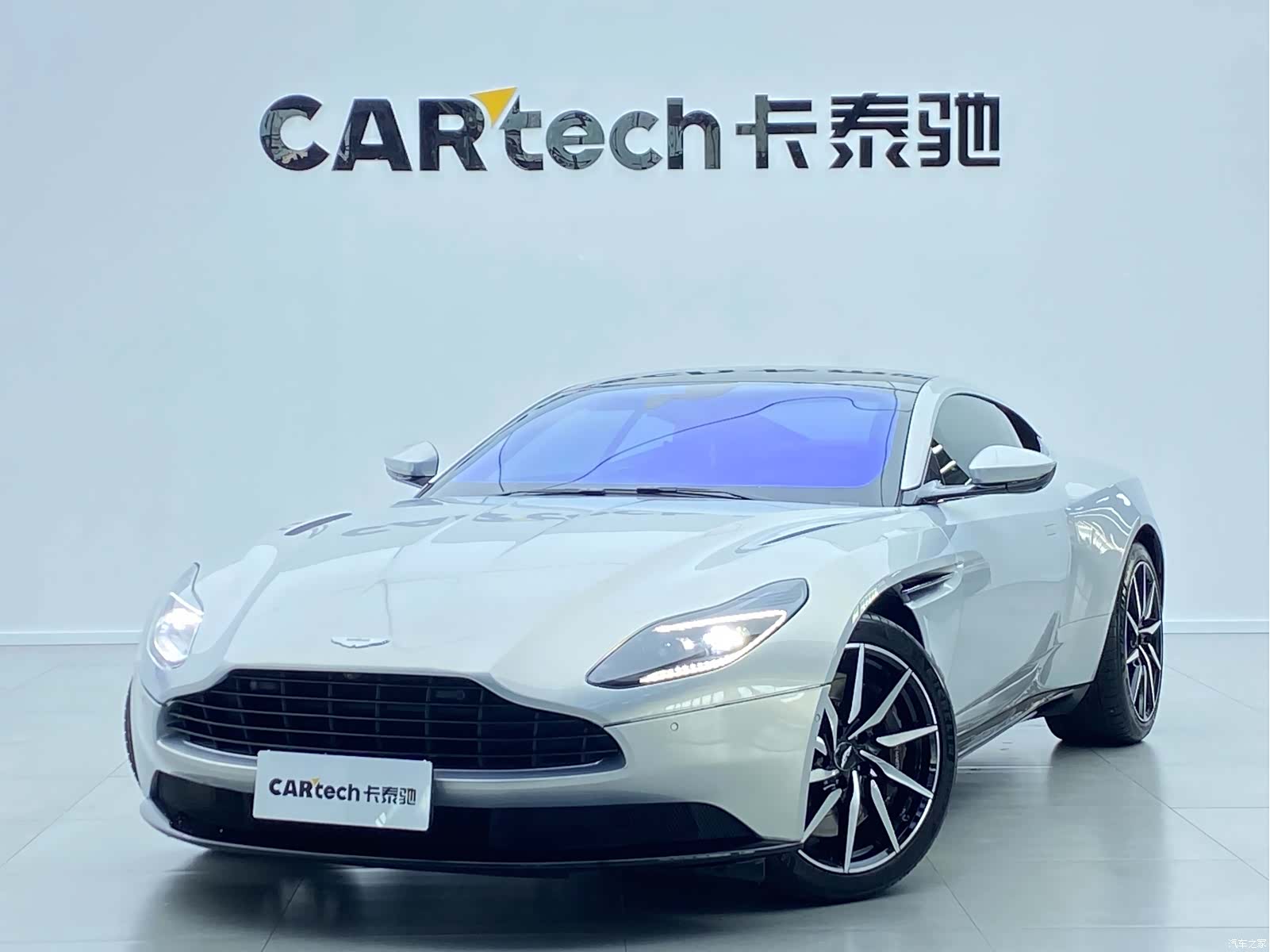 Aston Martin DB11, 2018 6