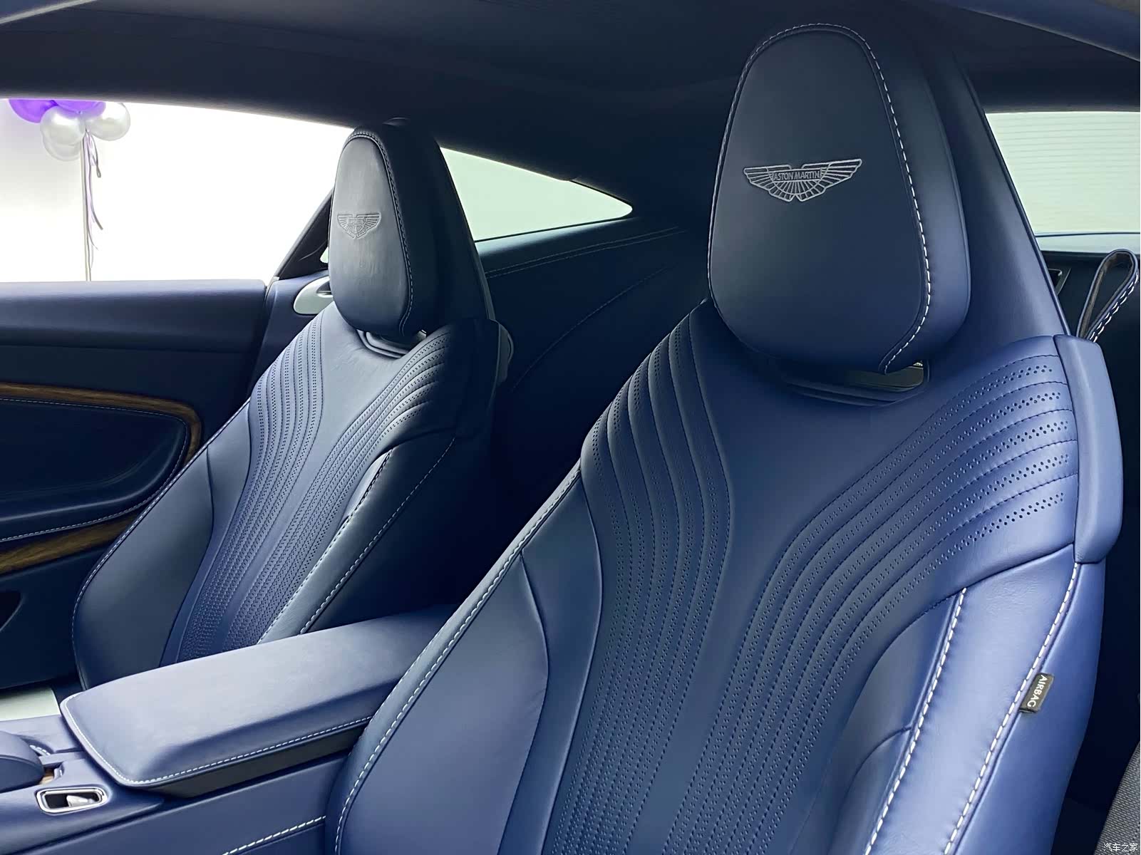 Aston Martin DB11, 2018 19