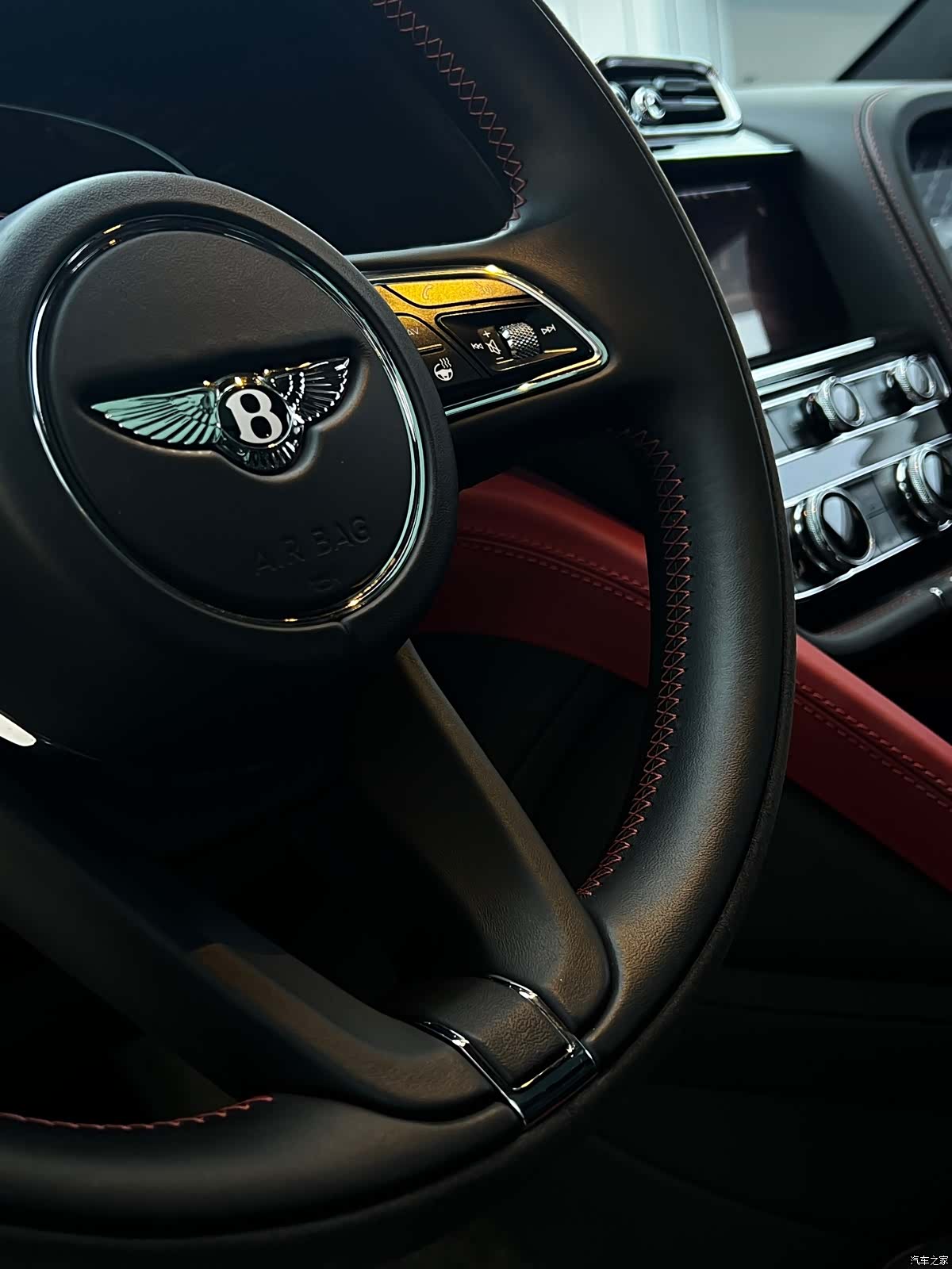 Bentley Bentayga, 2022 6