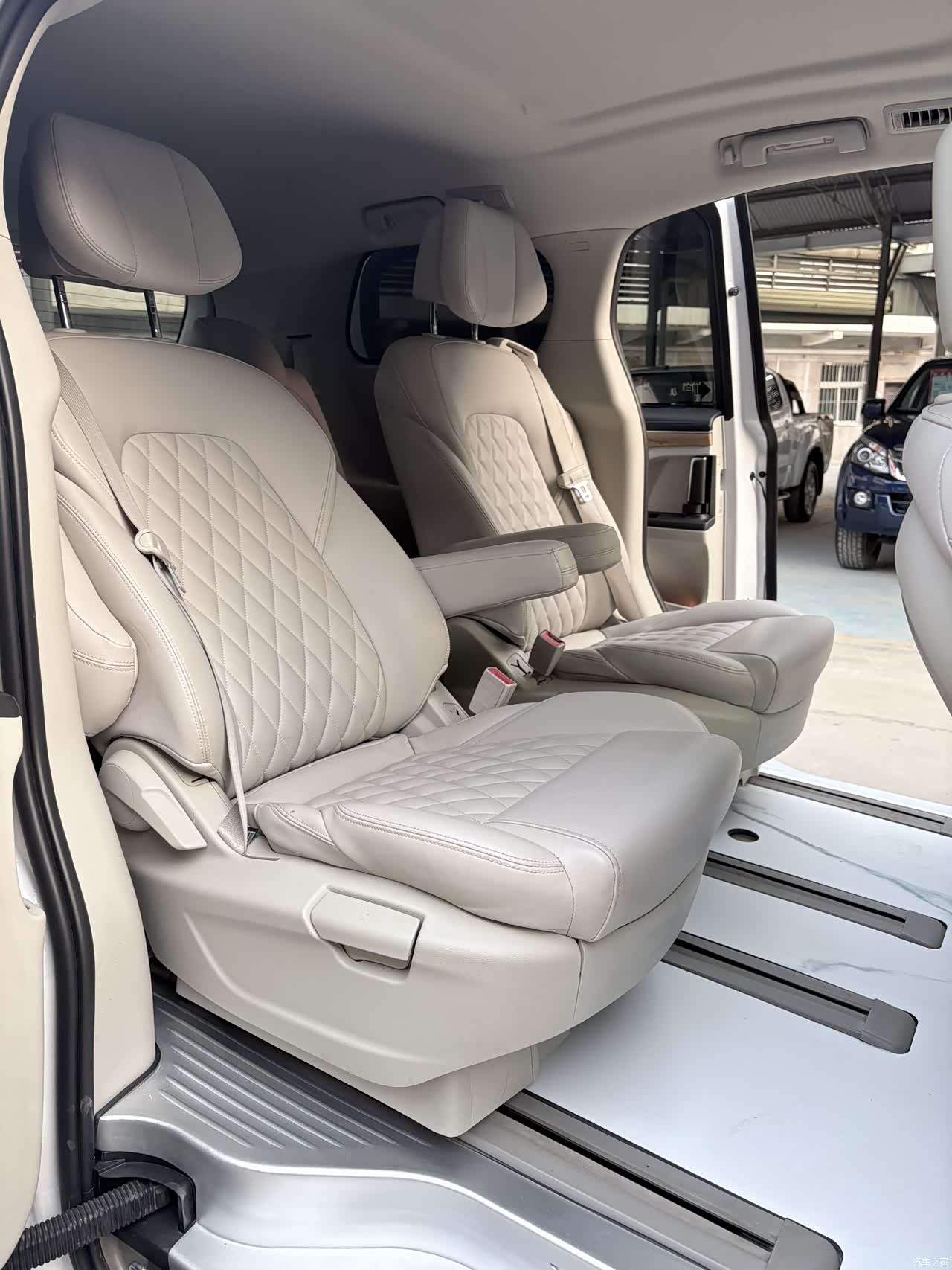 Buick GL8, 2019 11
