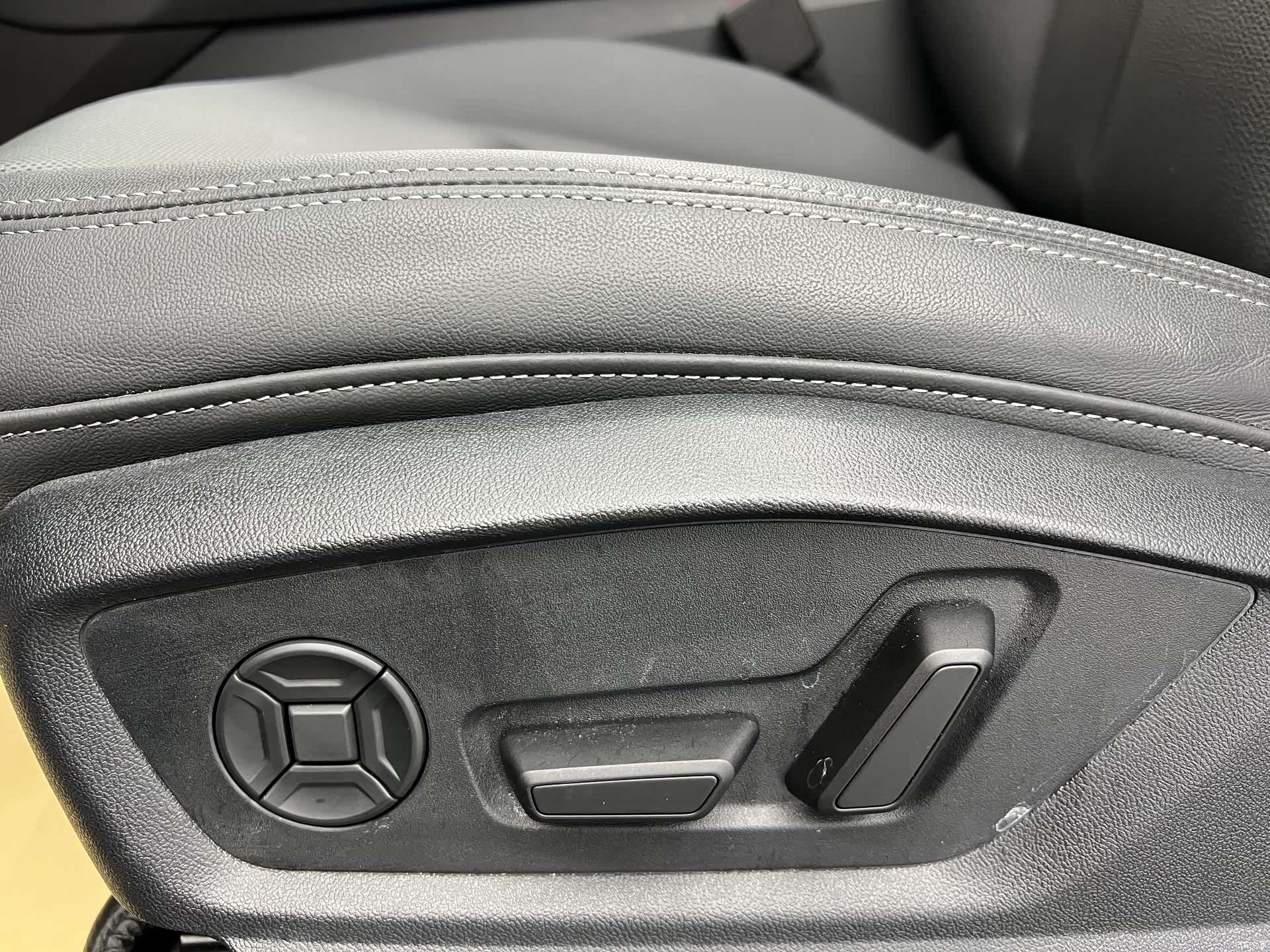 Audi Q7, 2025 7