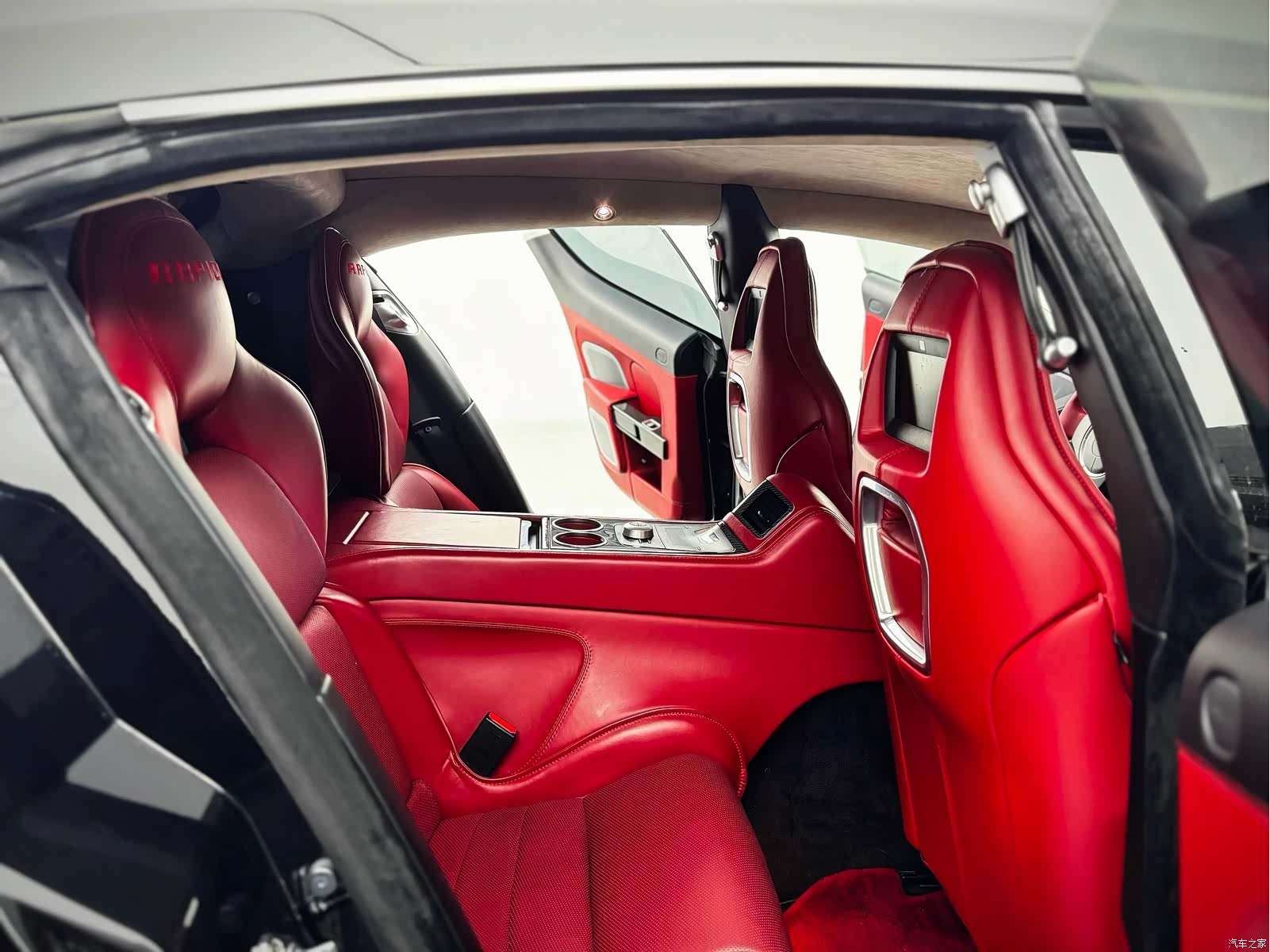 Aston Martin Rapide, 2011 13