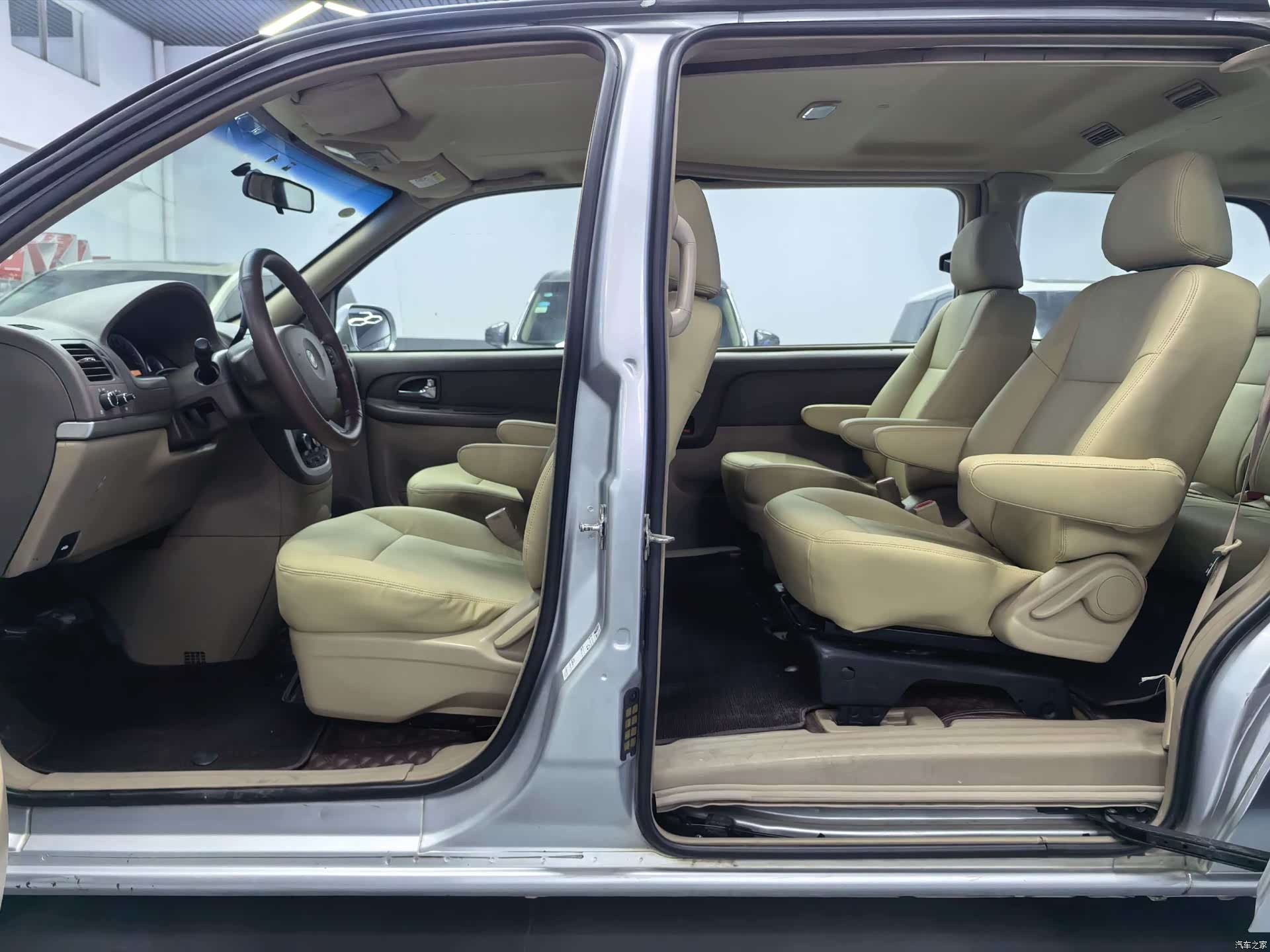 Buick GL8, 2014 7