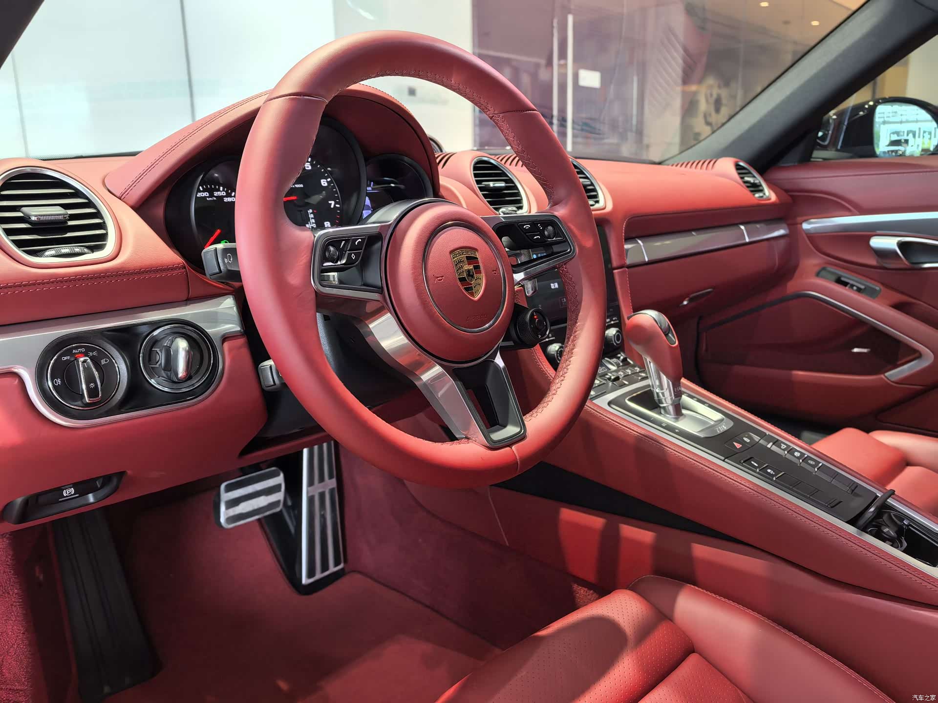 Porsche Cayman, 2024 все фото