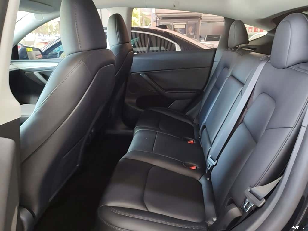Tesla Model Y, 2024 17
