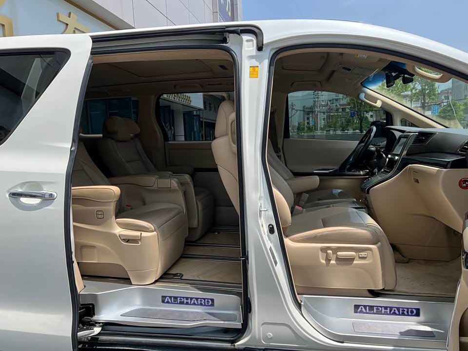 Toyota Elfa