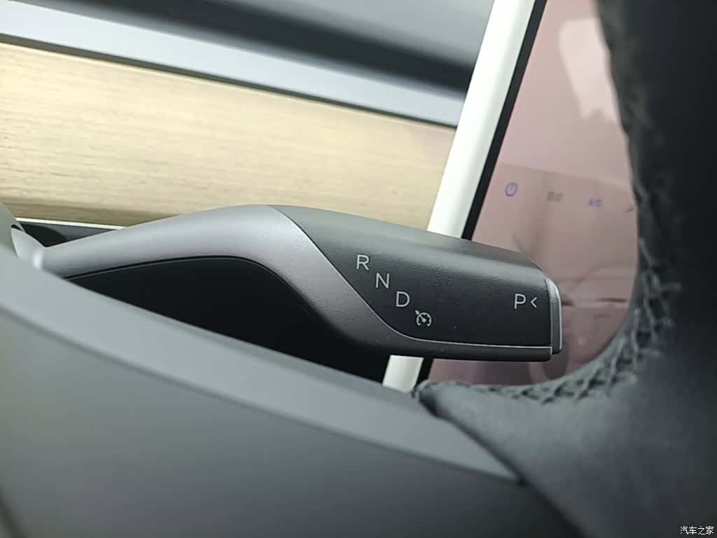 Tesla Model Y, 2023 14