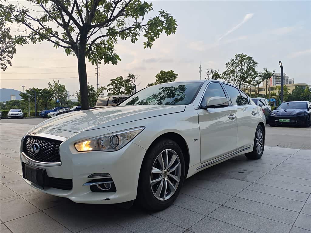 Infiniti Q50L