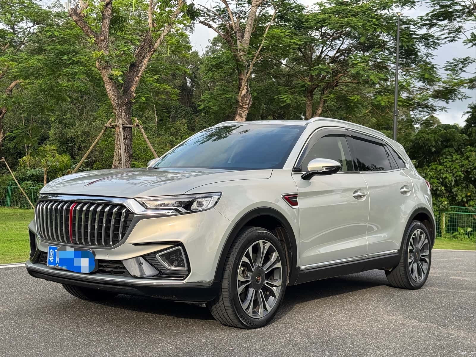 Hongqi HS5, 2020 1